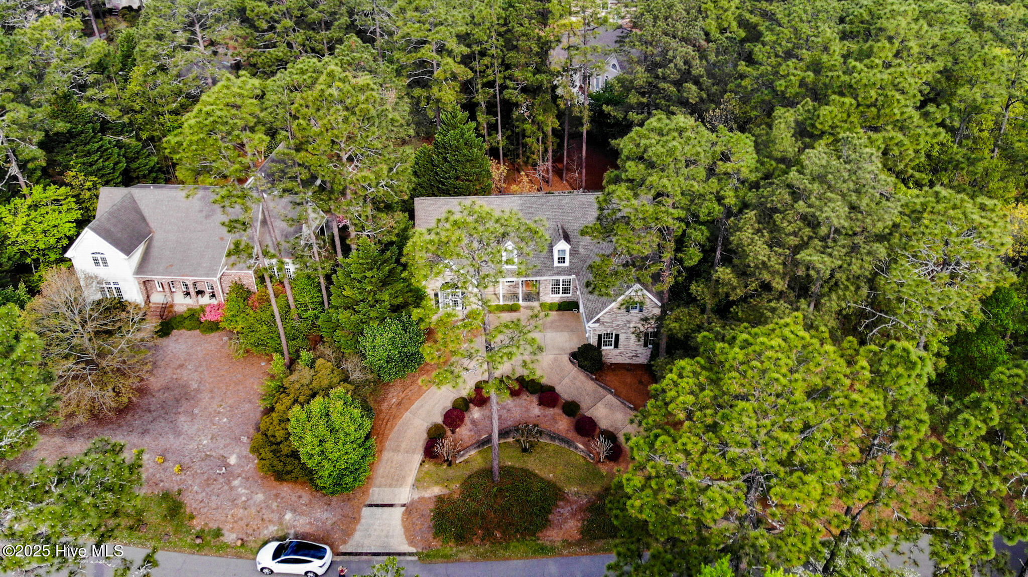 665 Lake Forest Drive SE