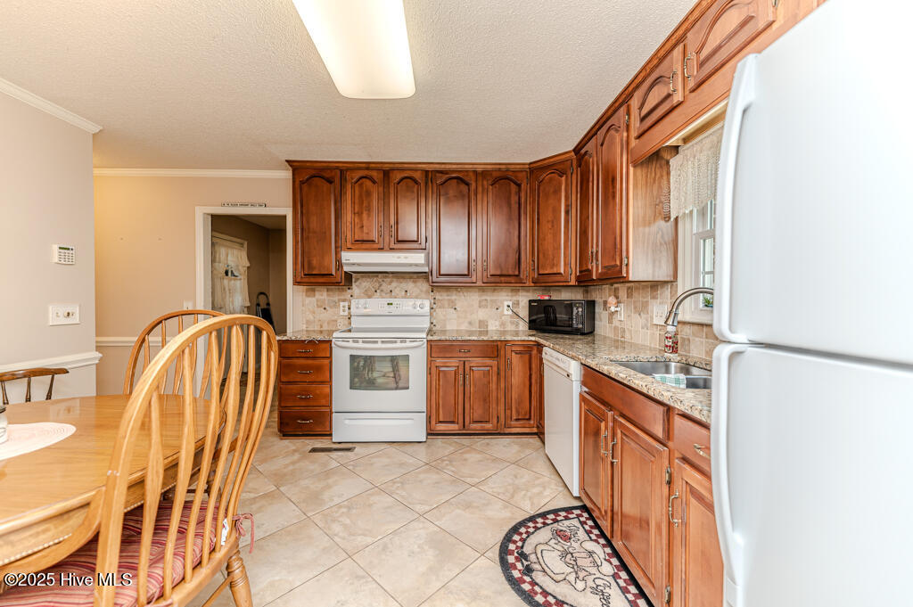 100 E Hedgelawn Way