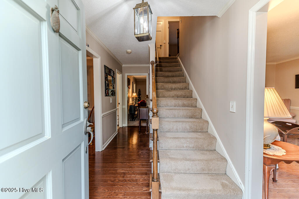 100 E Hedgelawn Way