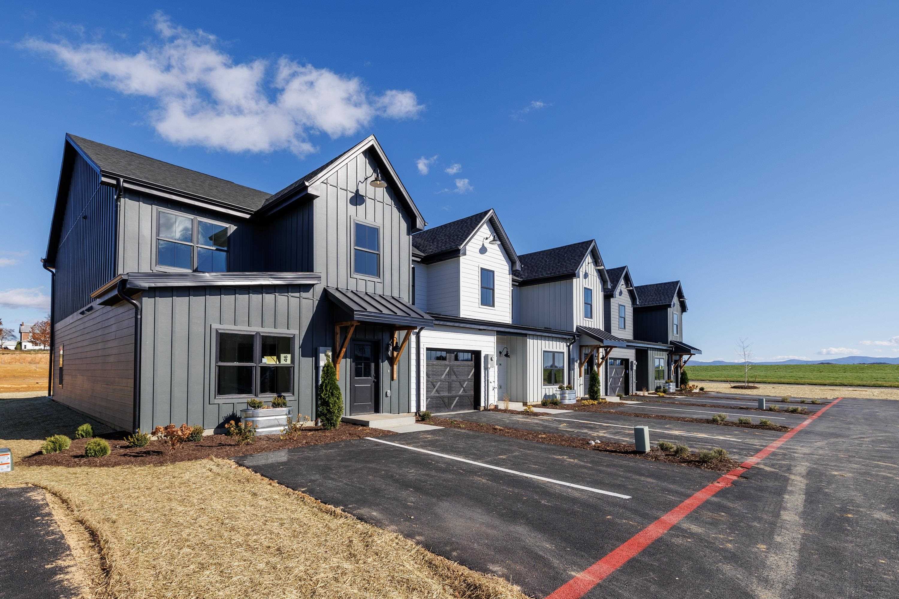 42 PRAIRIE CT