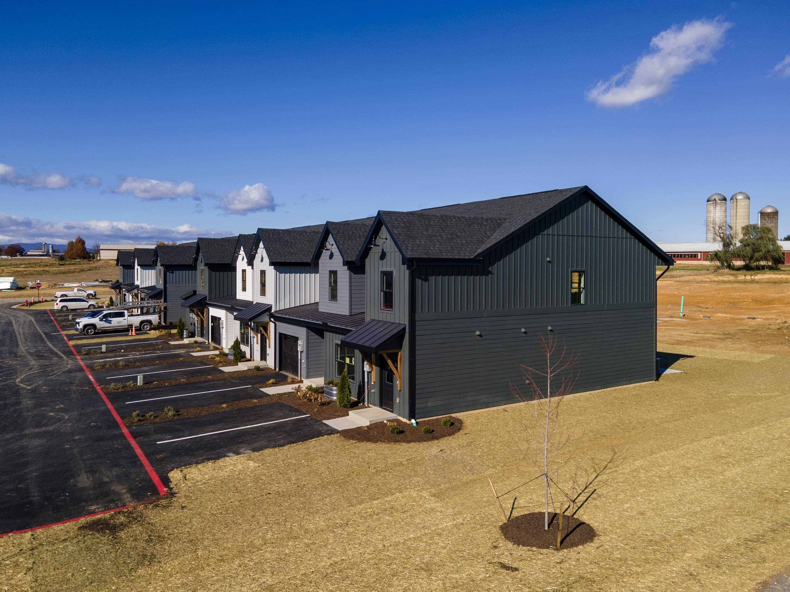 42 PRAIRIE CT