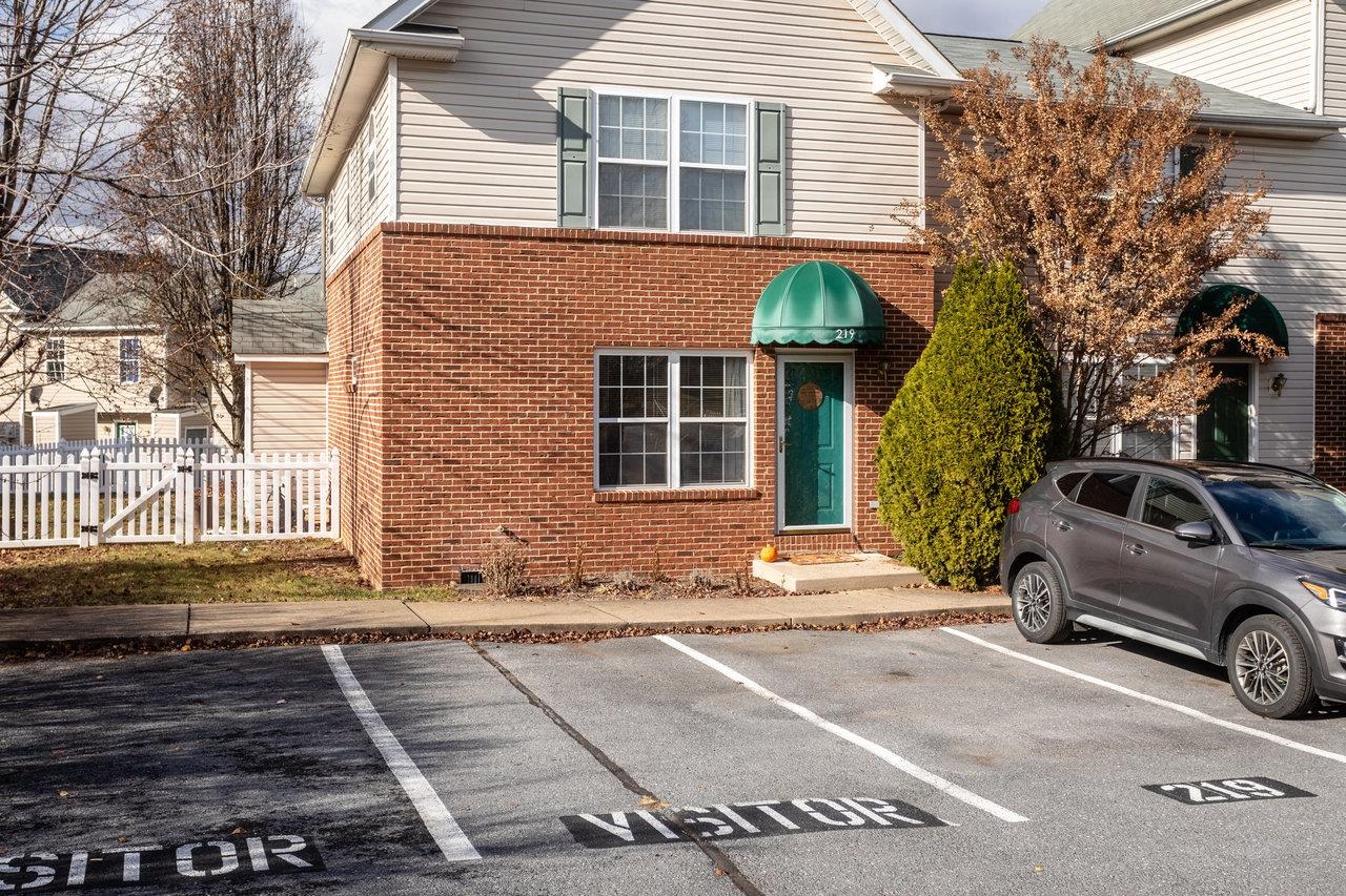 219 EMERSON LN