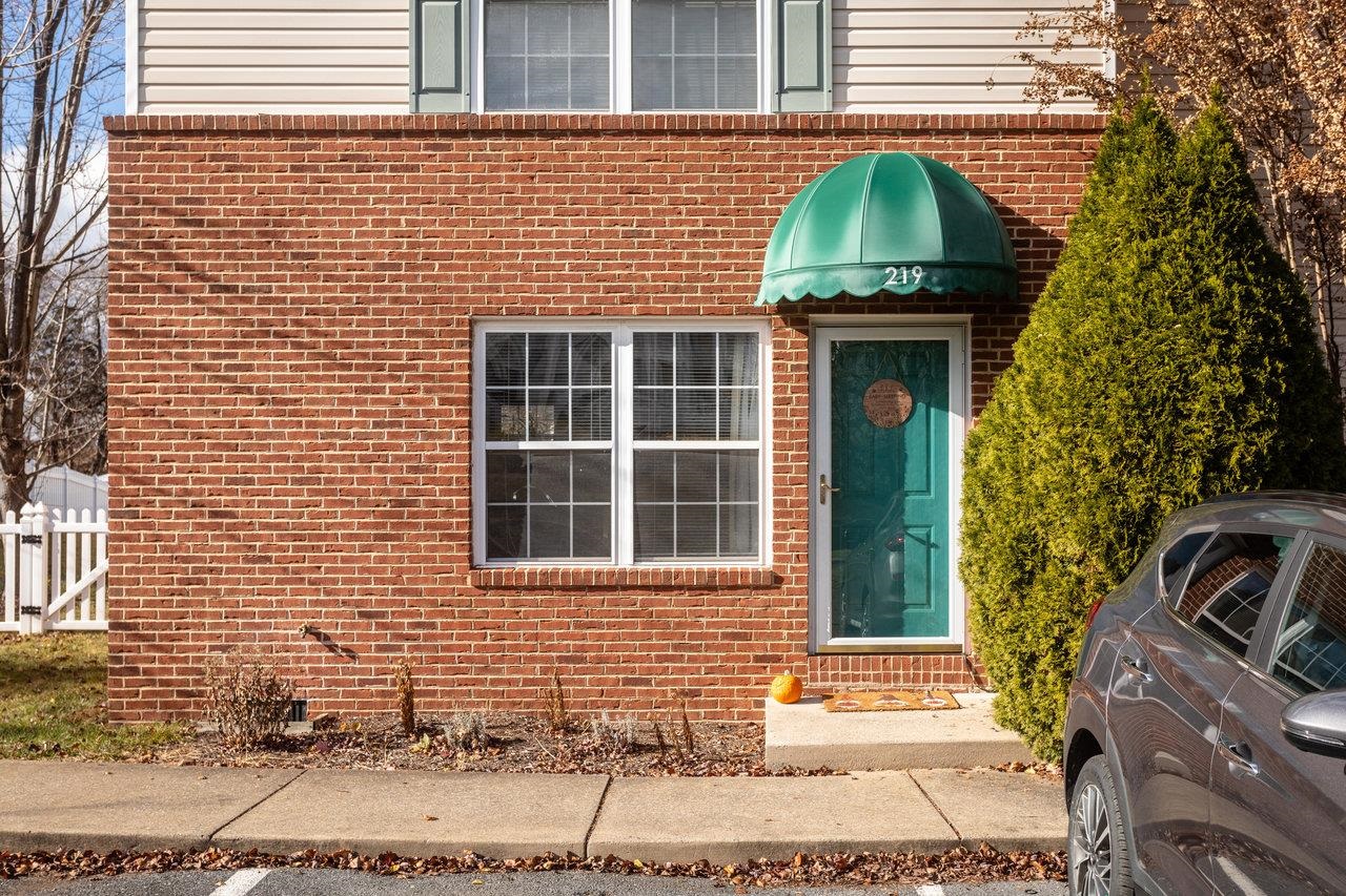 219 EMERSON LN