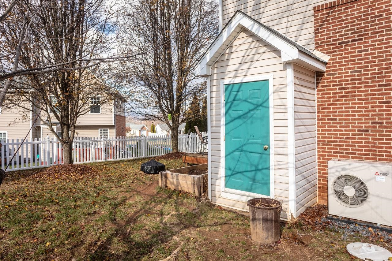 219 EMERSON LN