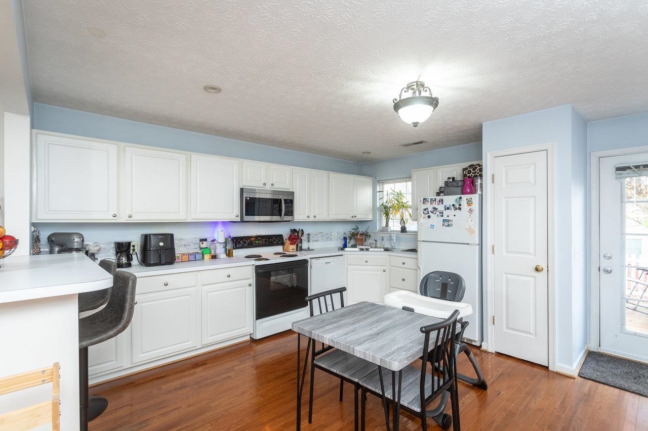 219 EMERSON LN