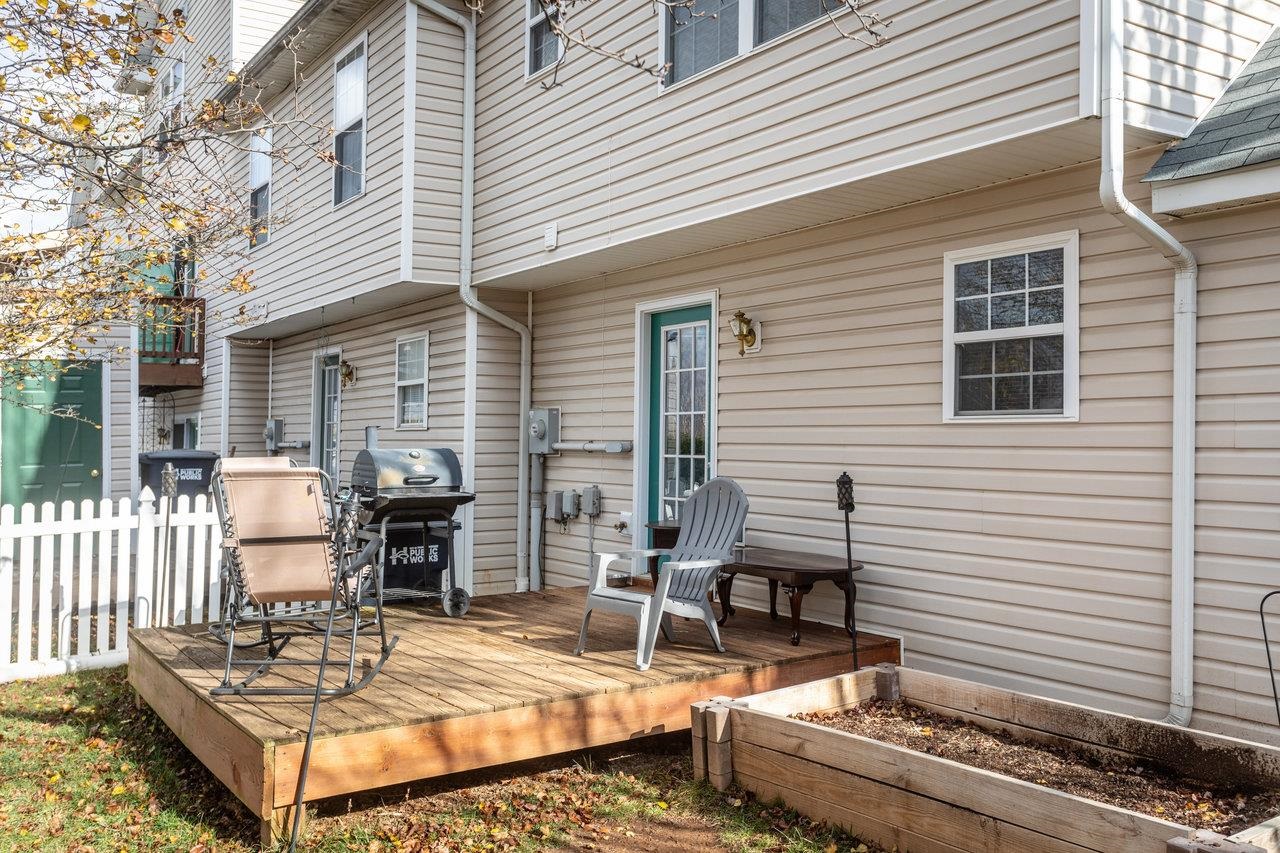 219 EMERSON LN