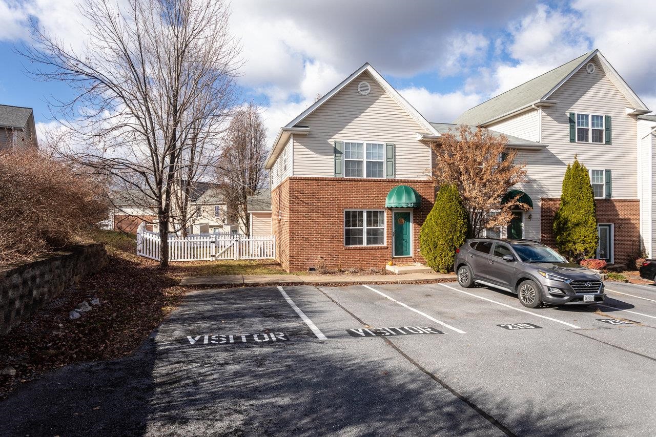 219 EMERSON LN