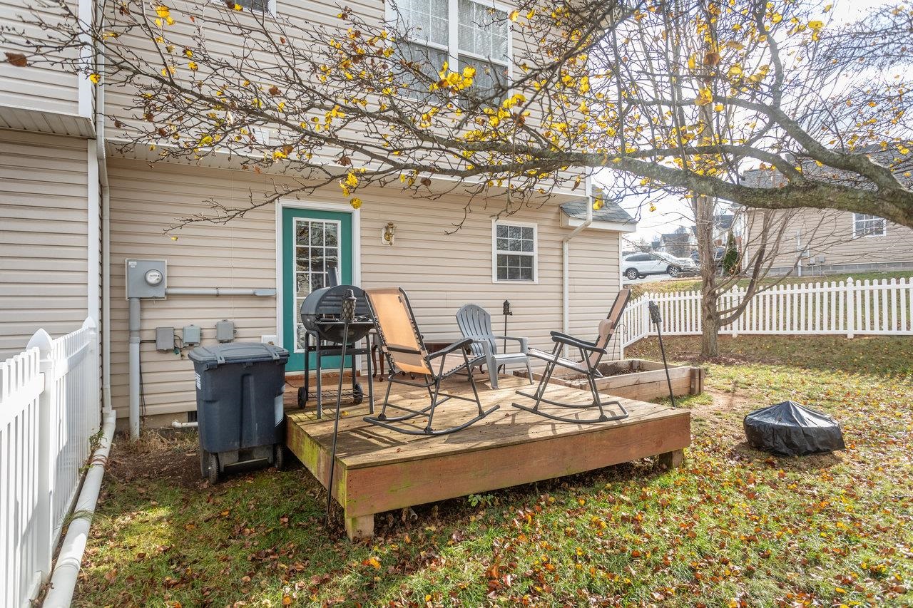 219 EMERSON LN