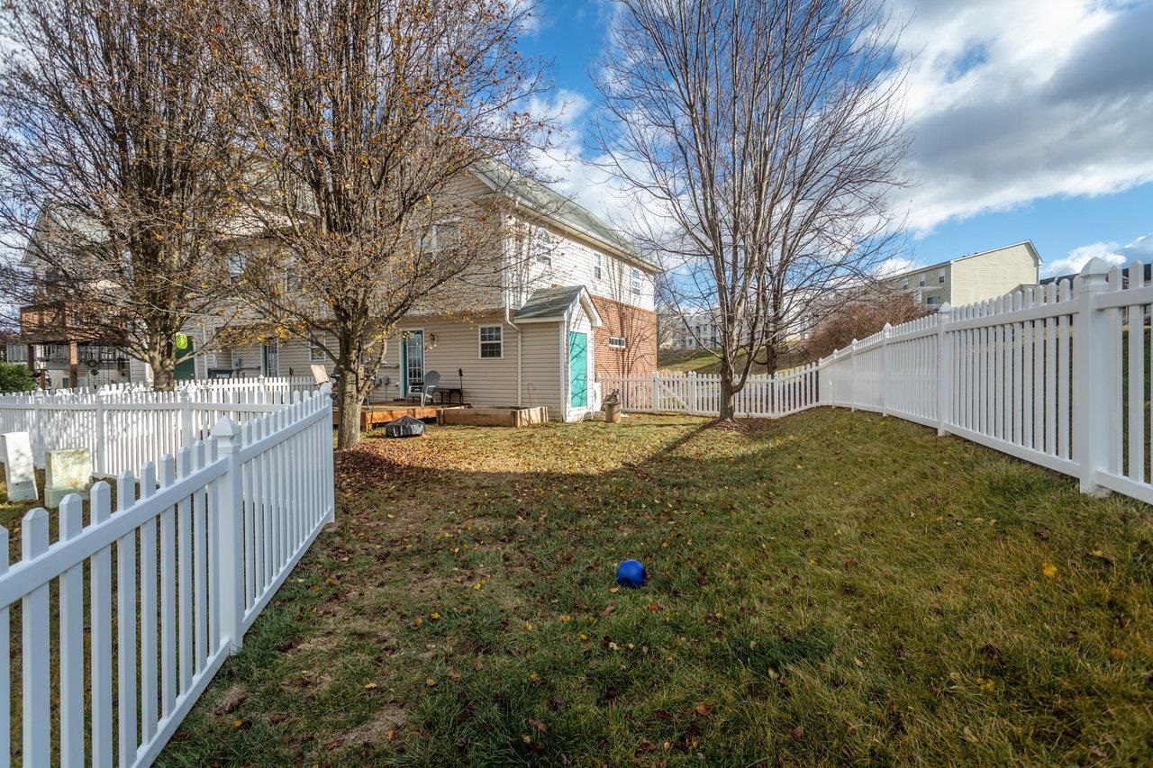 219 EMERSON LN