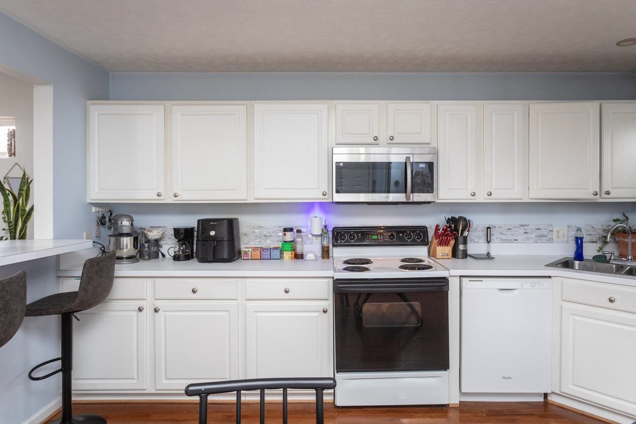 219 EMERSON LN