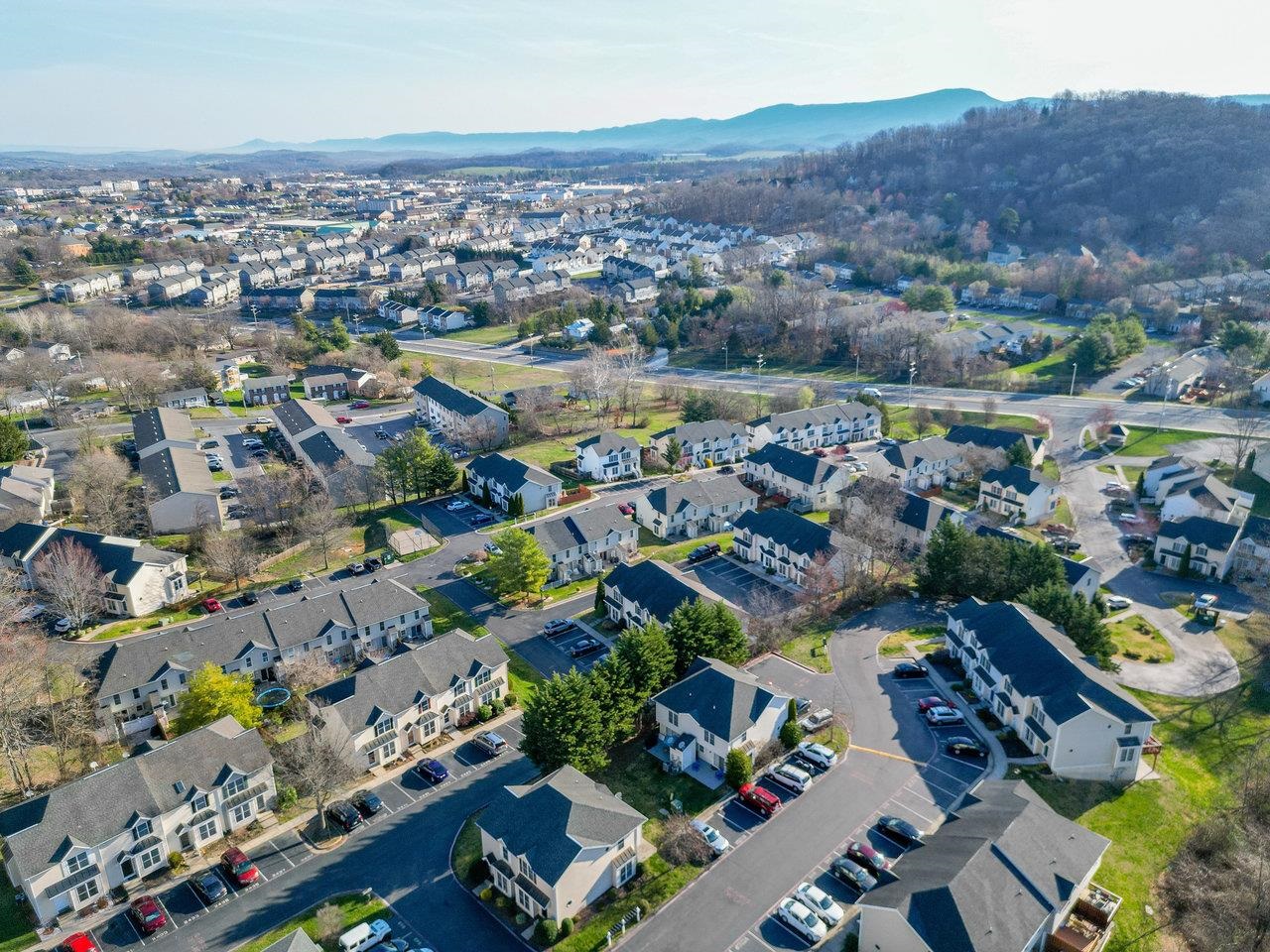 2387 AVALON WOODS DR