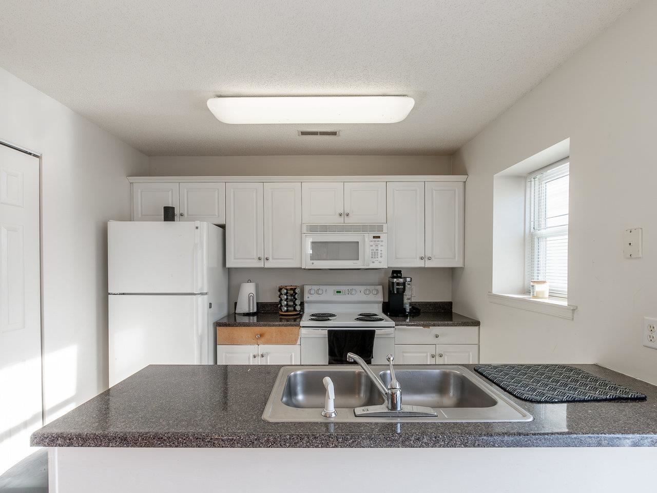 2387 AVALON WOODS DR