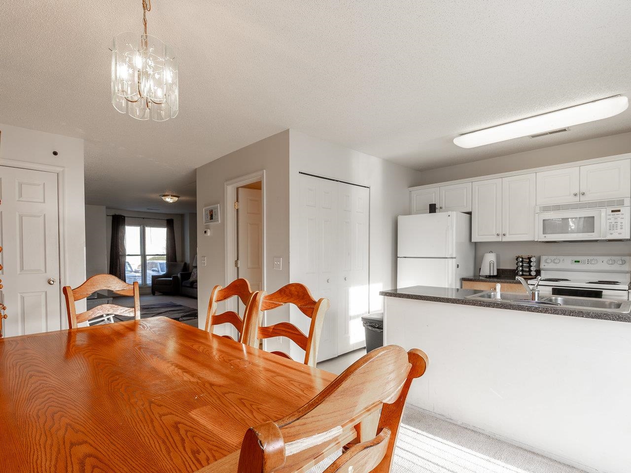 2387 AVALON WOODS DR