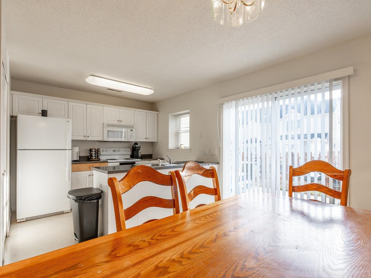 2387 AVALON WOODS DR