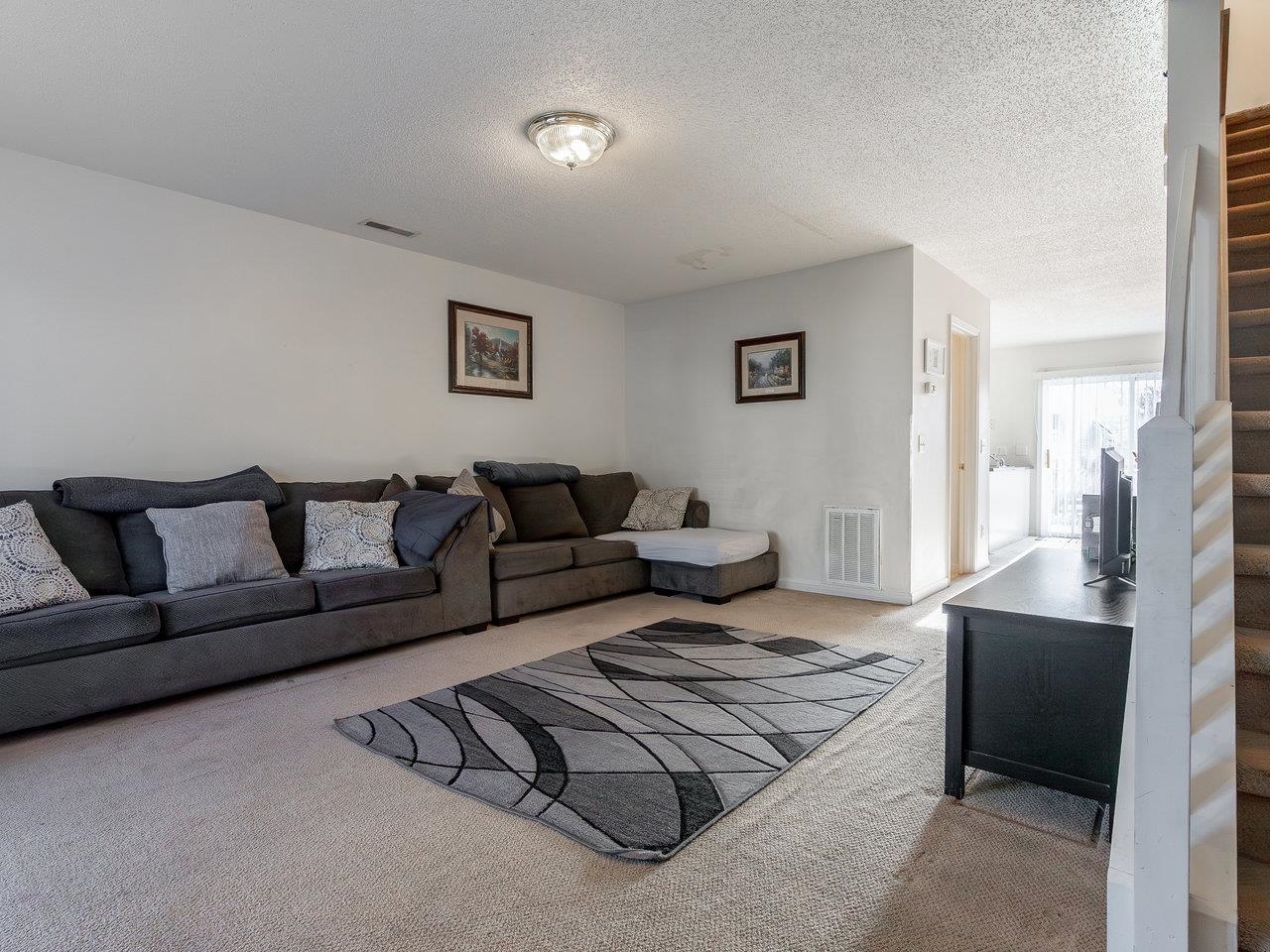 2387 AVALON WOODS DR