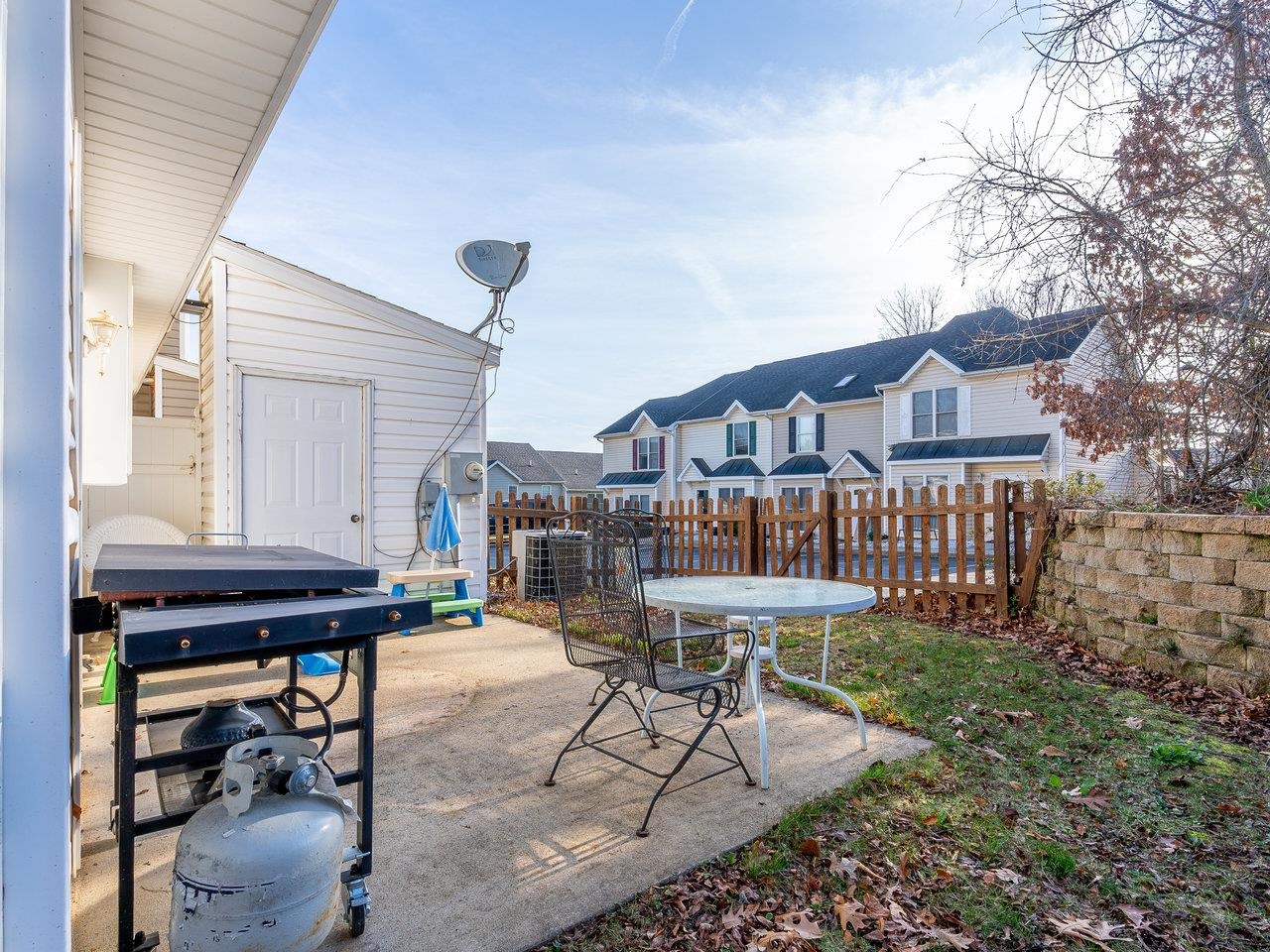 2387 AVALON WOODS DR