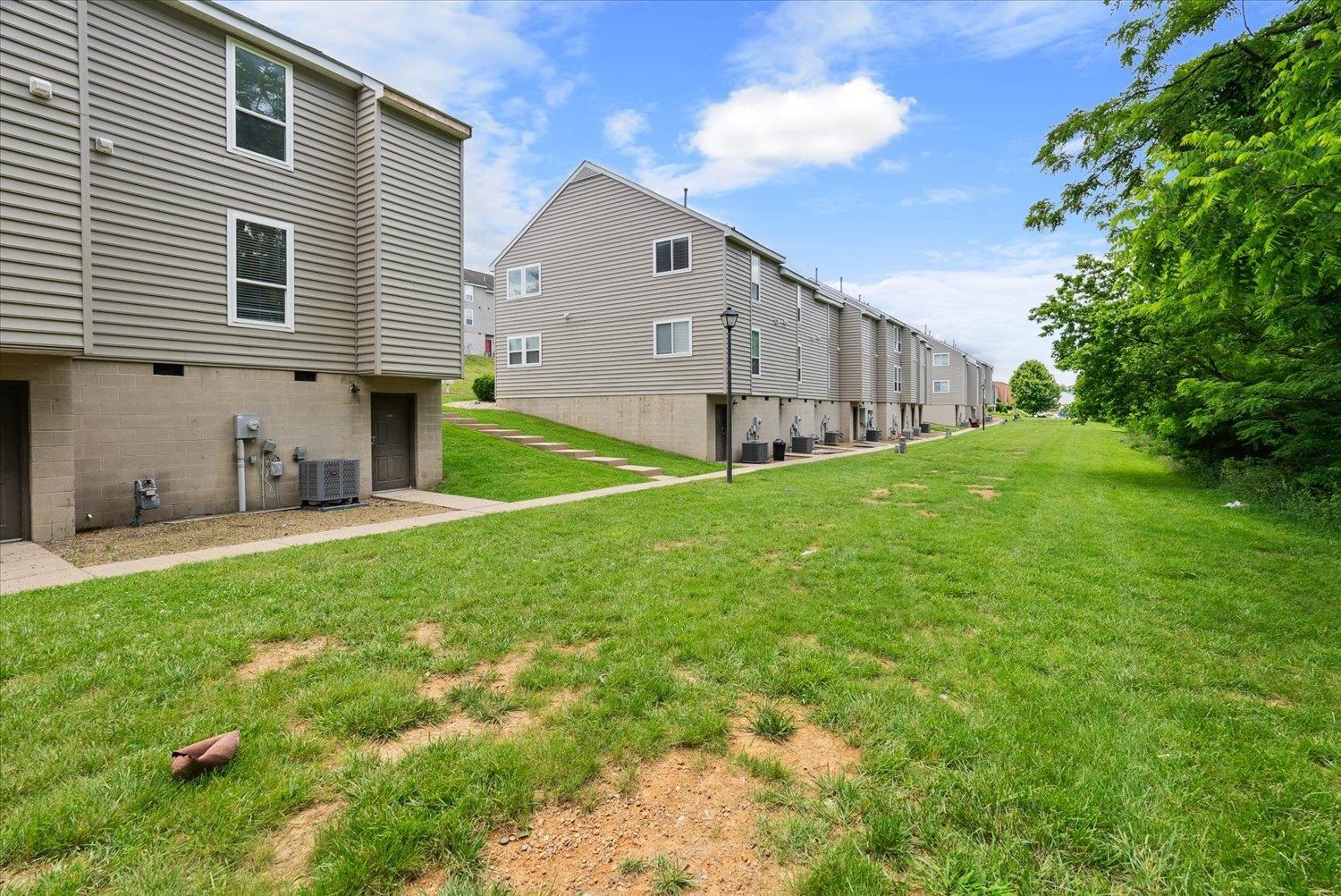1460 DEVON LN