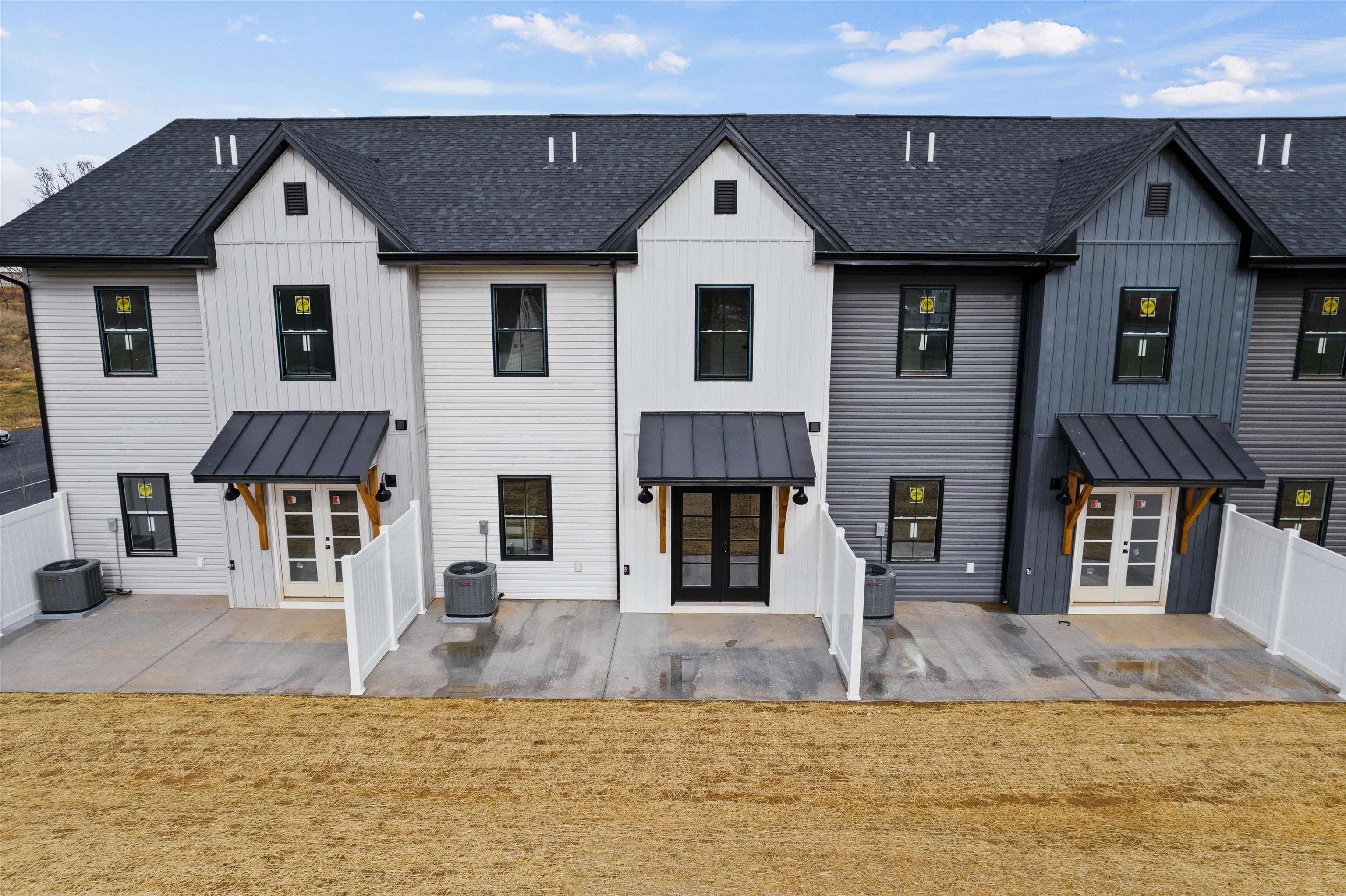 33 PRAIRIE CT