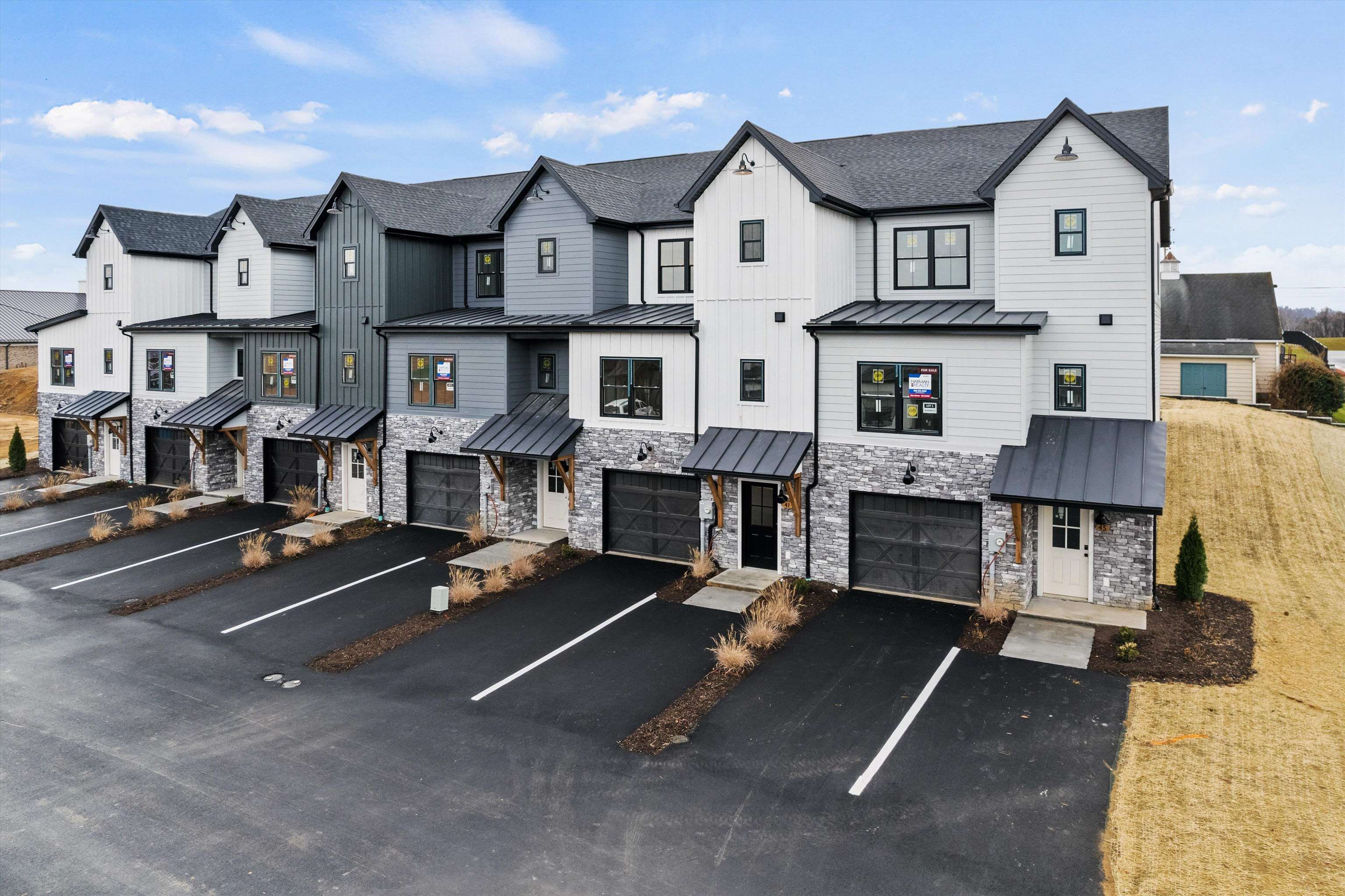 33 PRAIRIE CT