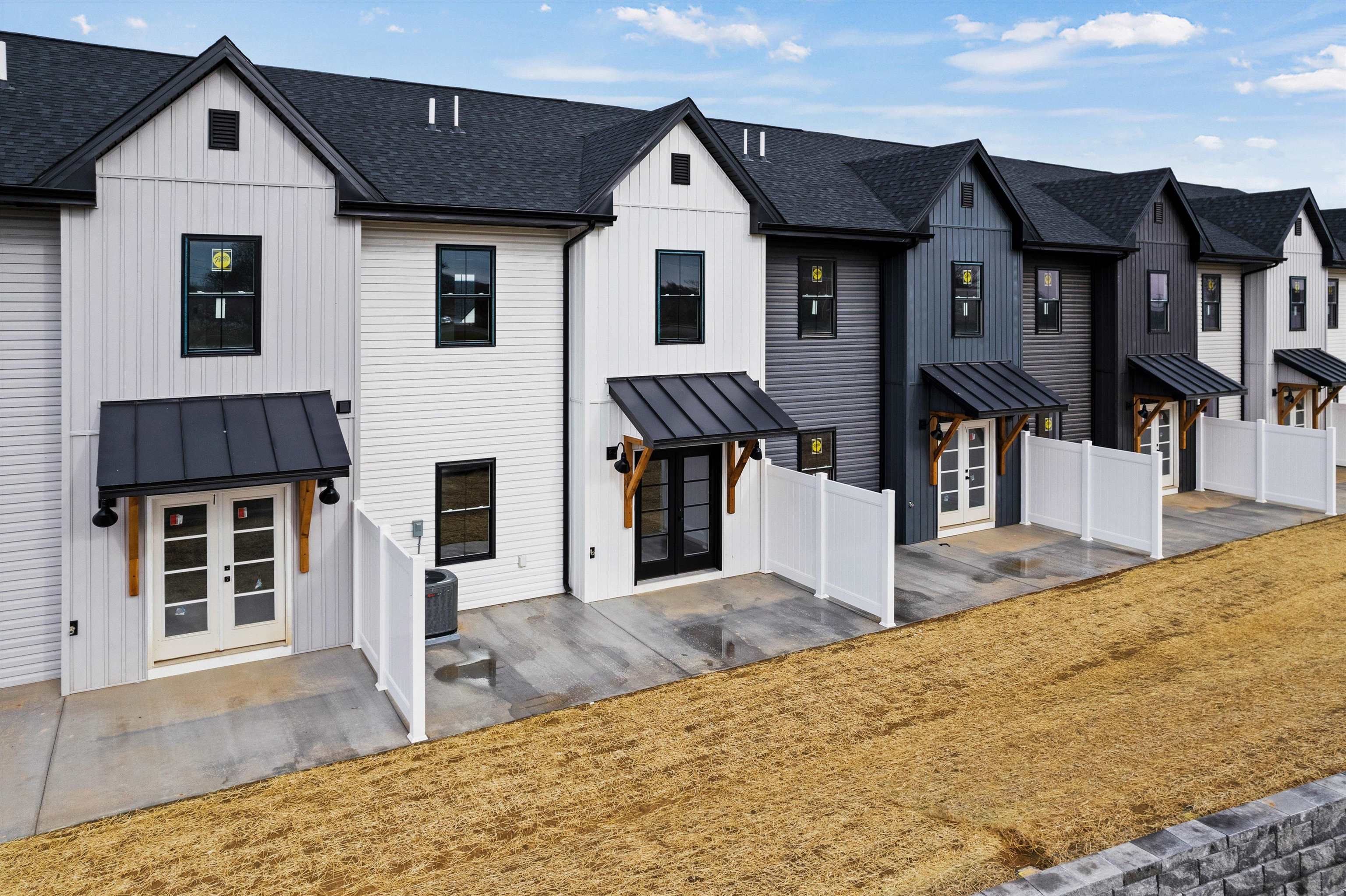 33 PRAIRIE CT