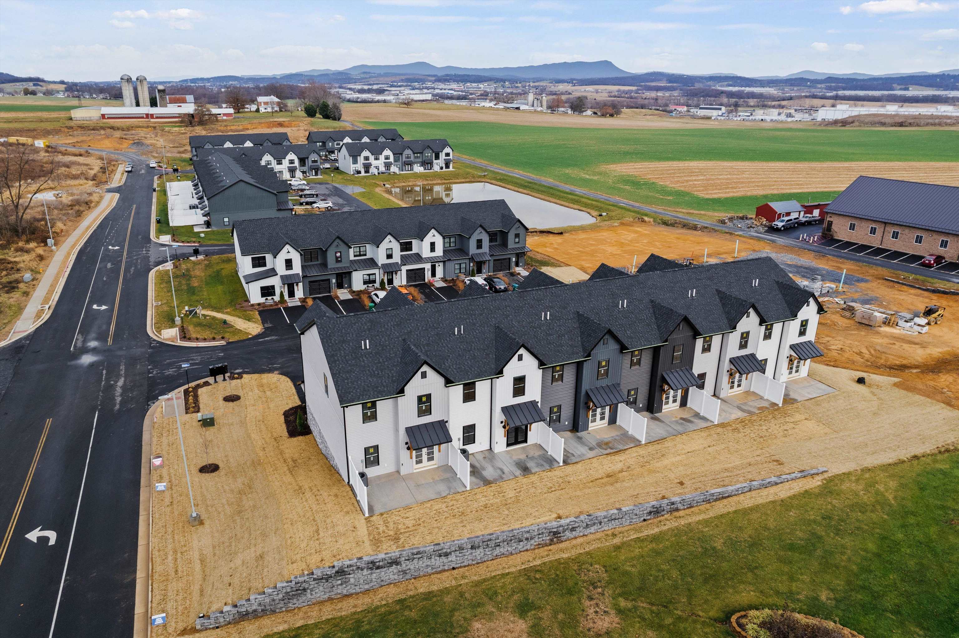 33 PRAIRIE CT