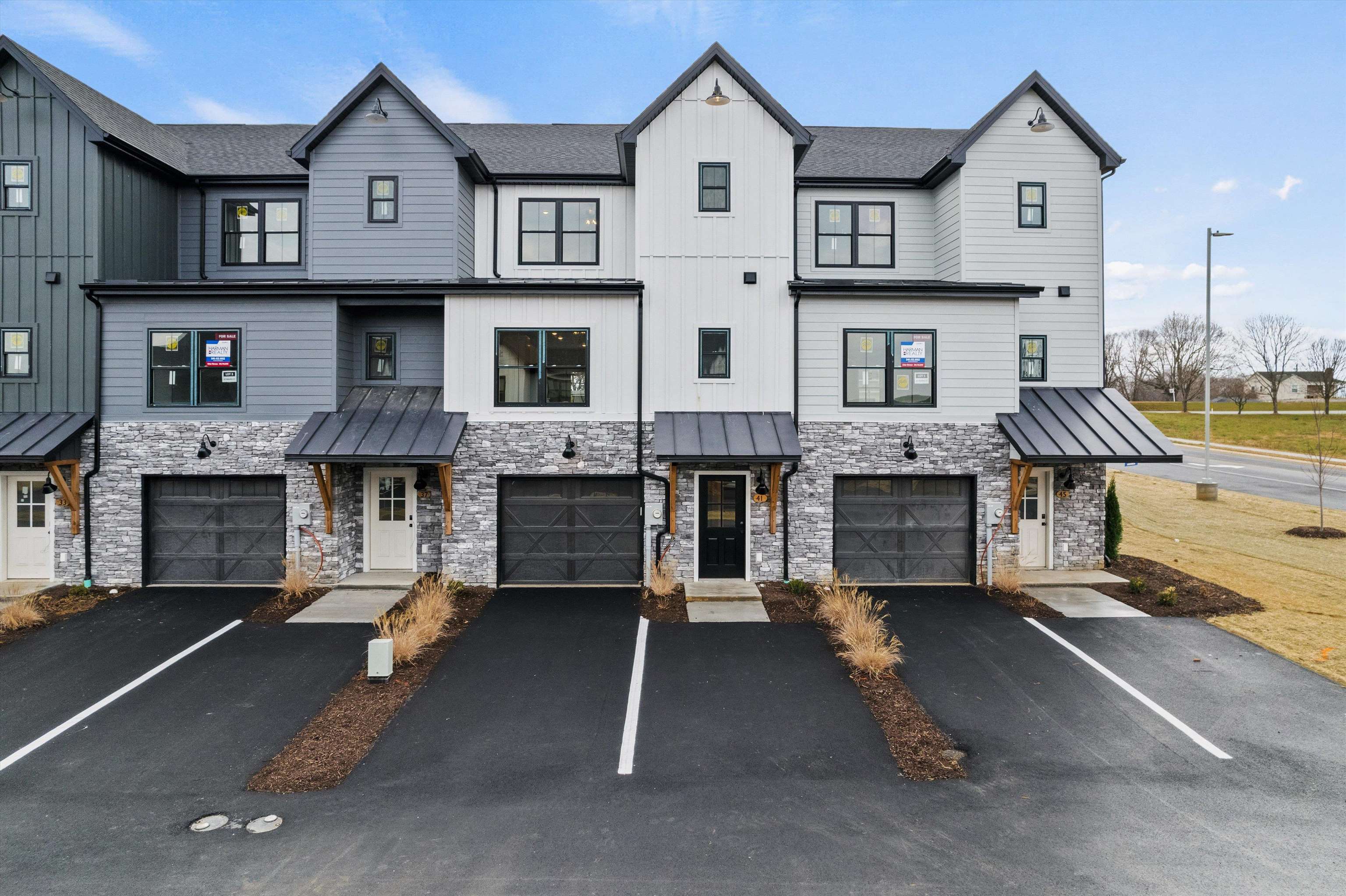 33 PRAIRIE CT