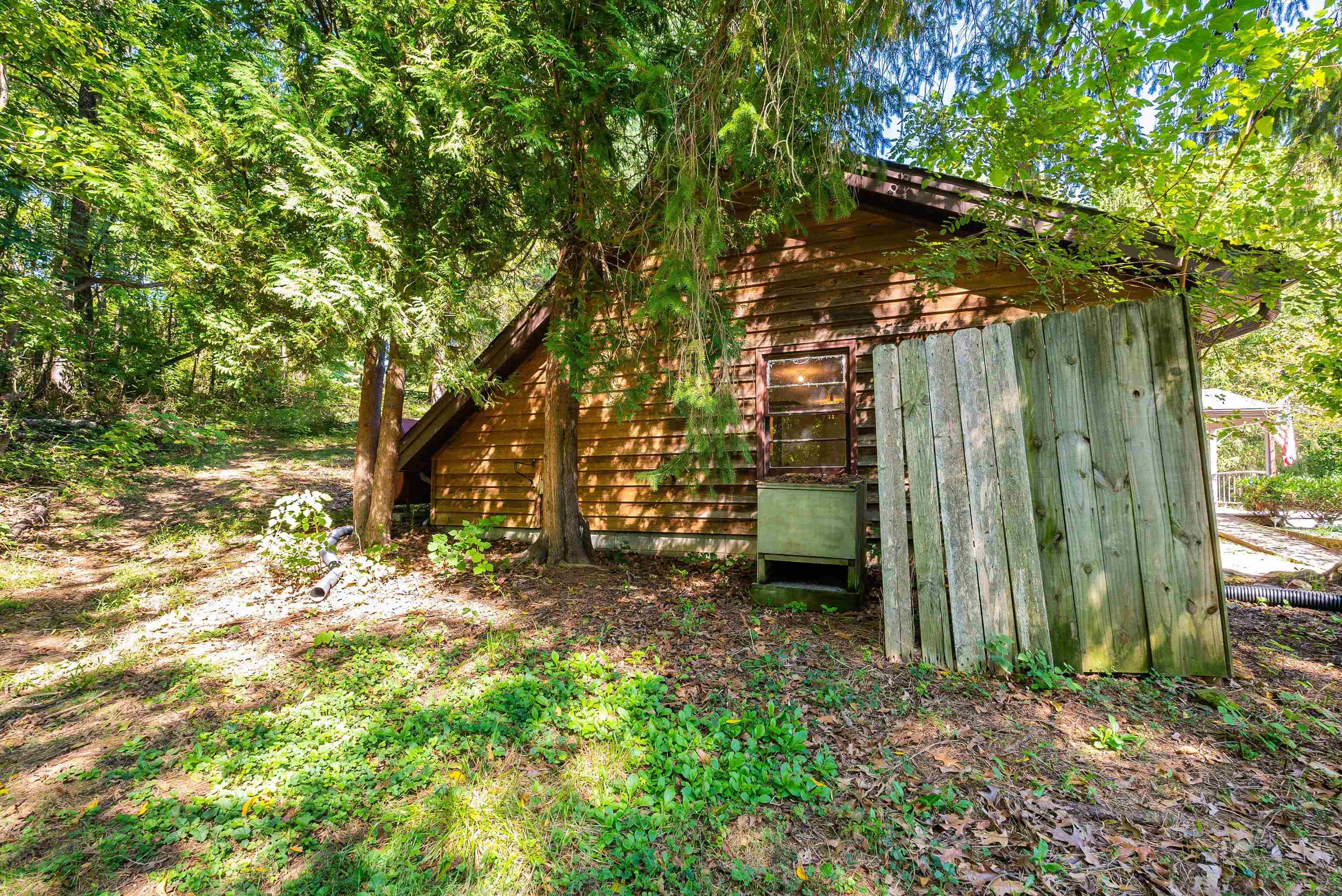 8762 FROG HOLLOW RD