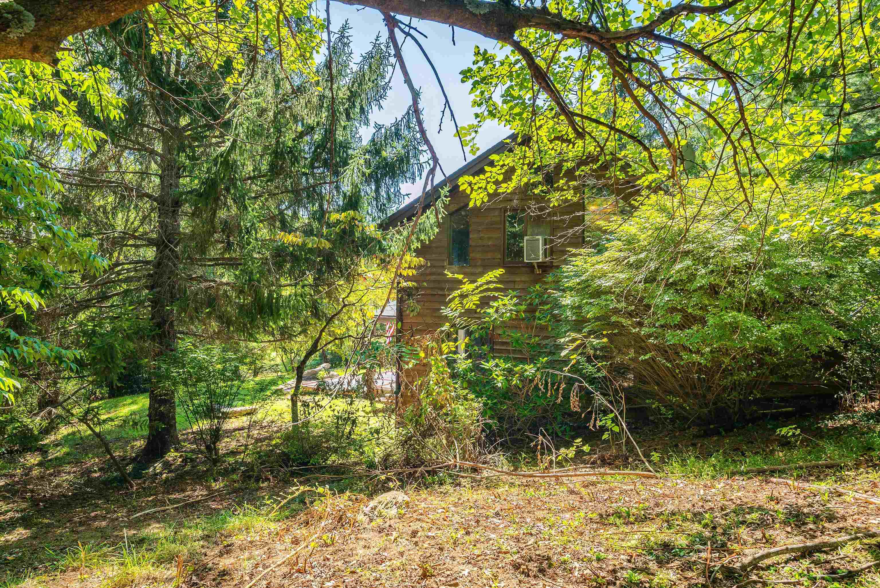 8762 FROG HOLLOW RD