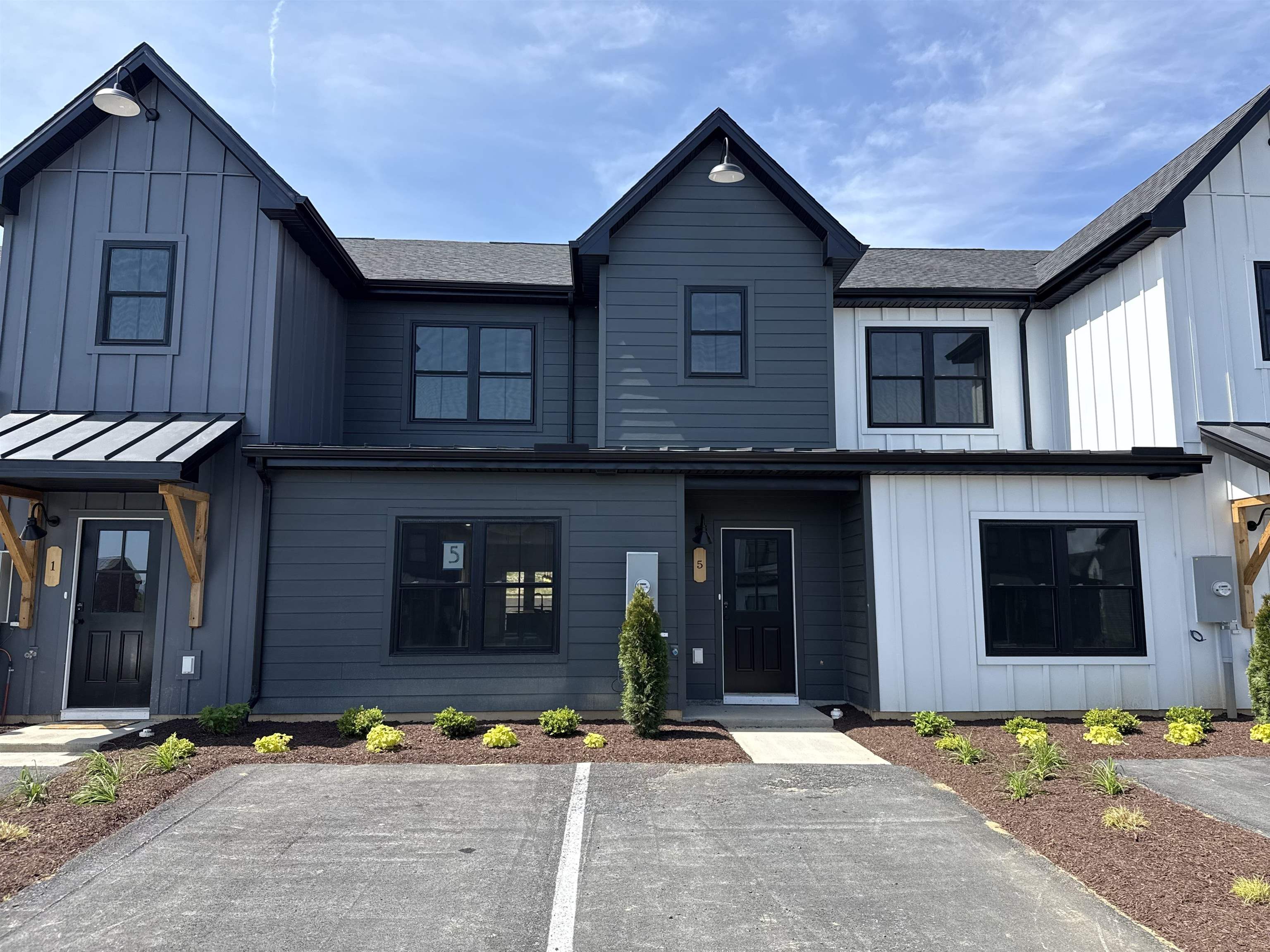 5 PRAIRIE CT