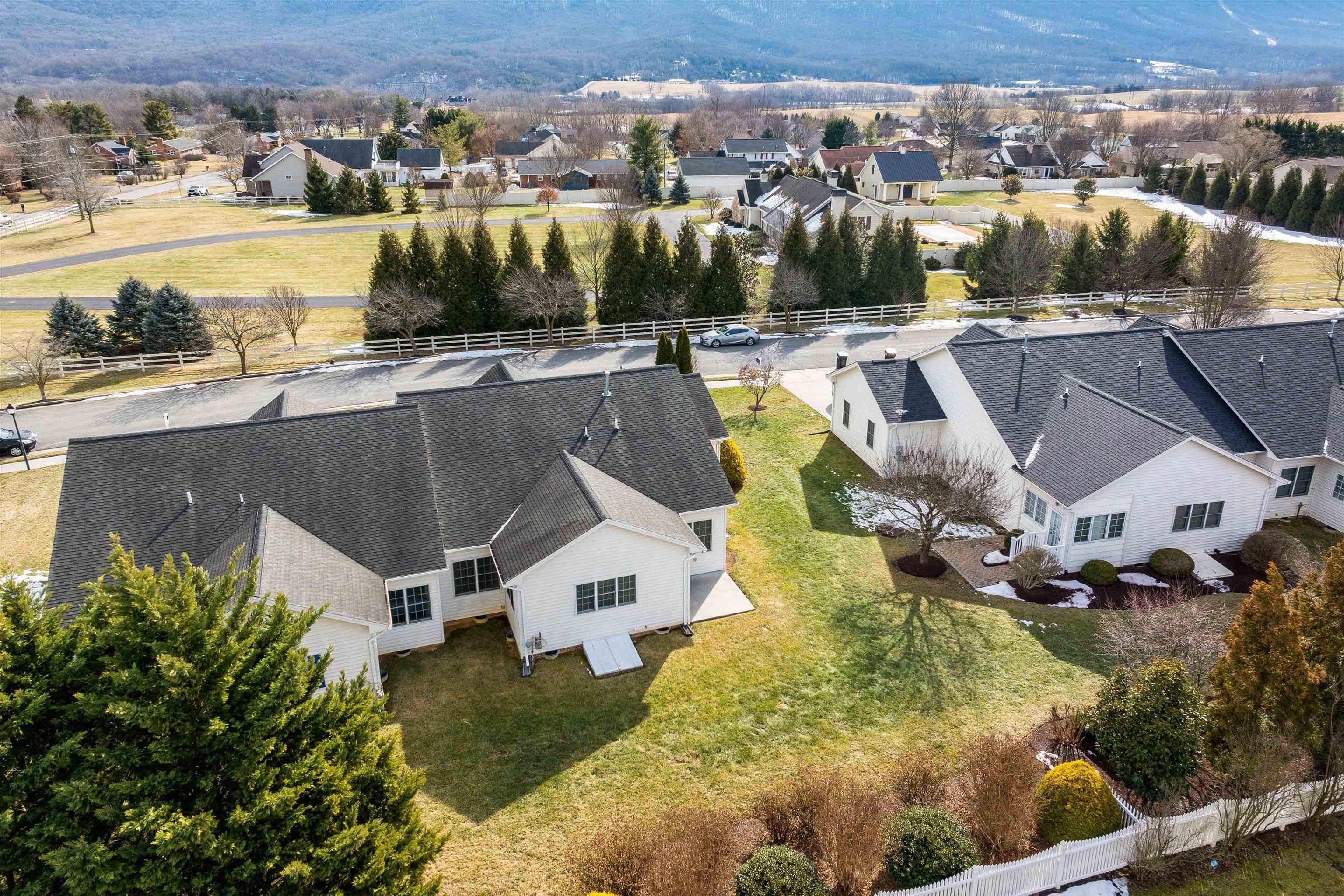 43 GREENVIEW LN