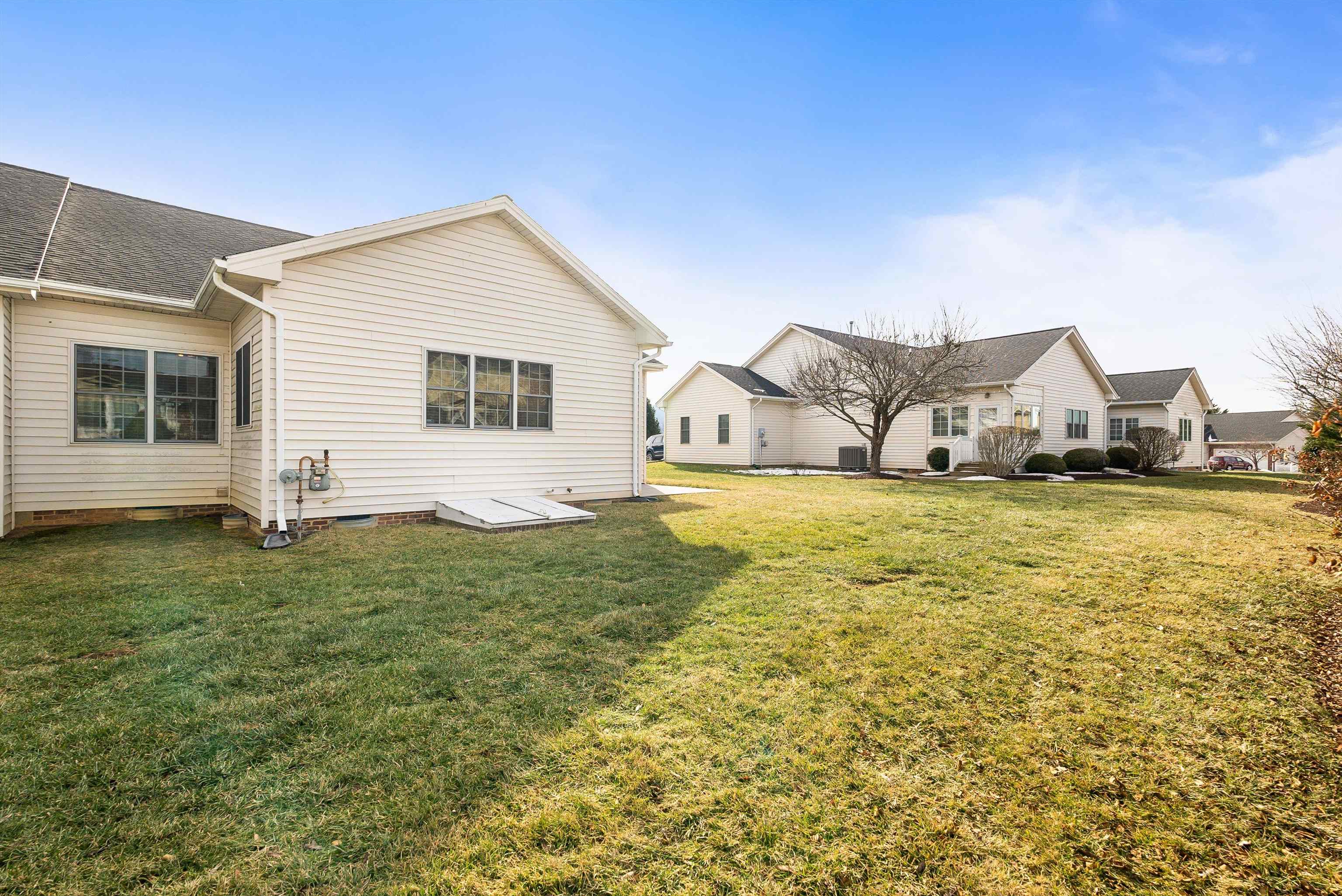 43 GREENVIEW LN