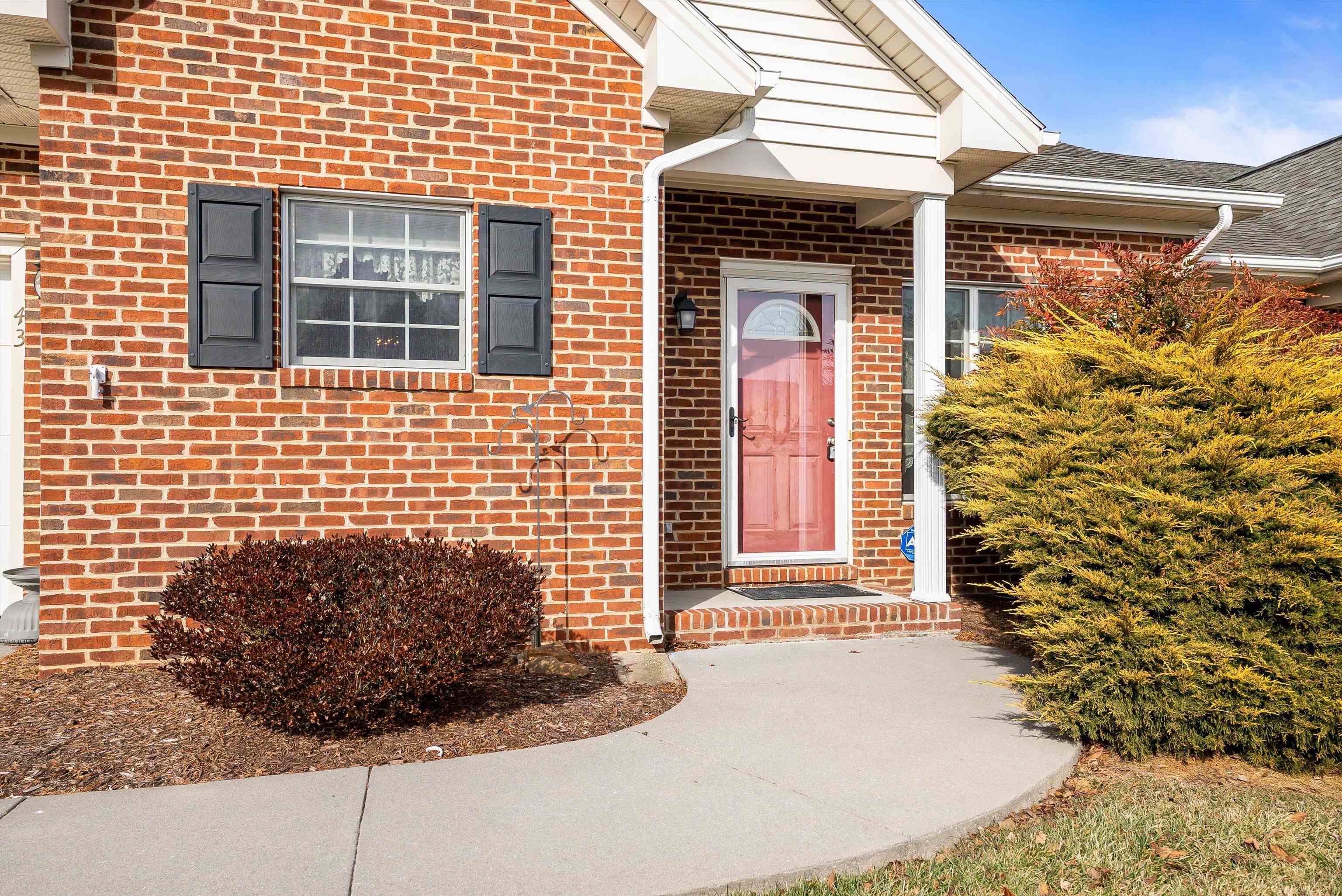 43 GREENVIEW LN