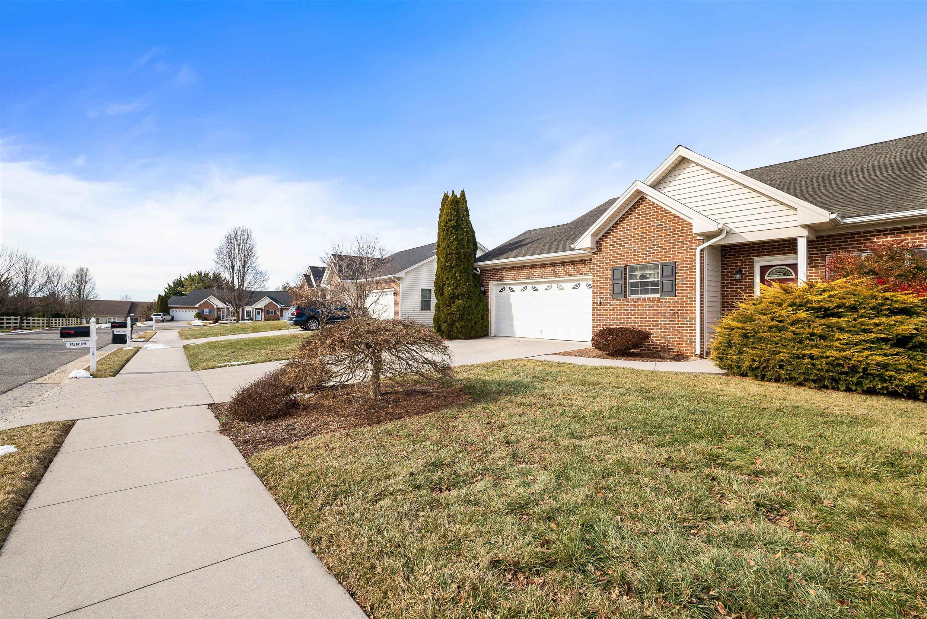 43 GREENVIEW LN