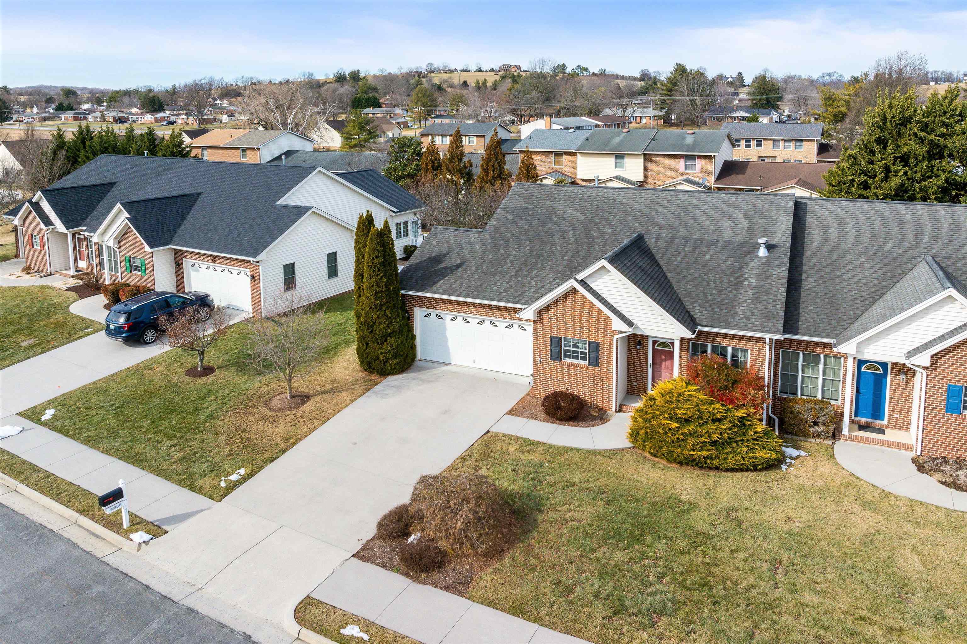 43 GREENVIEW LN