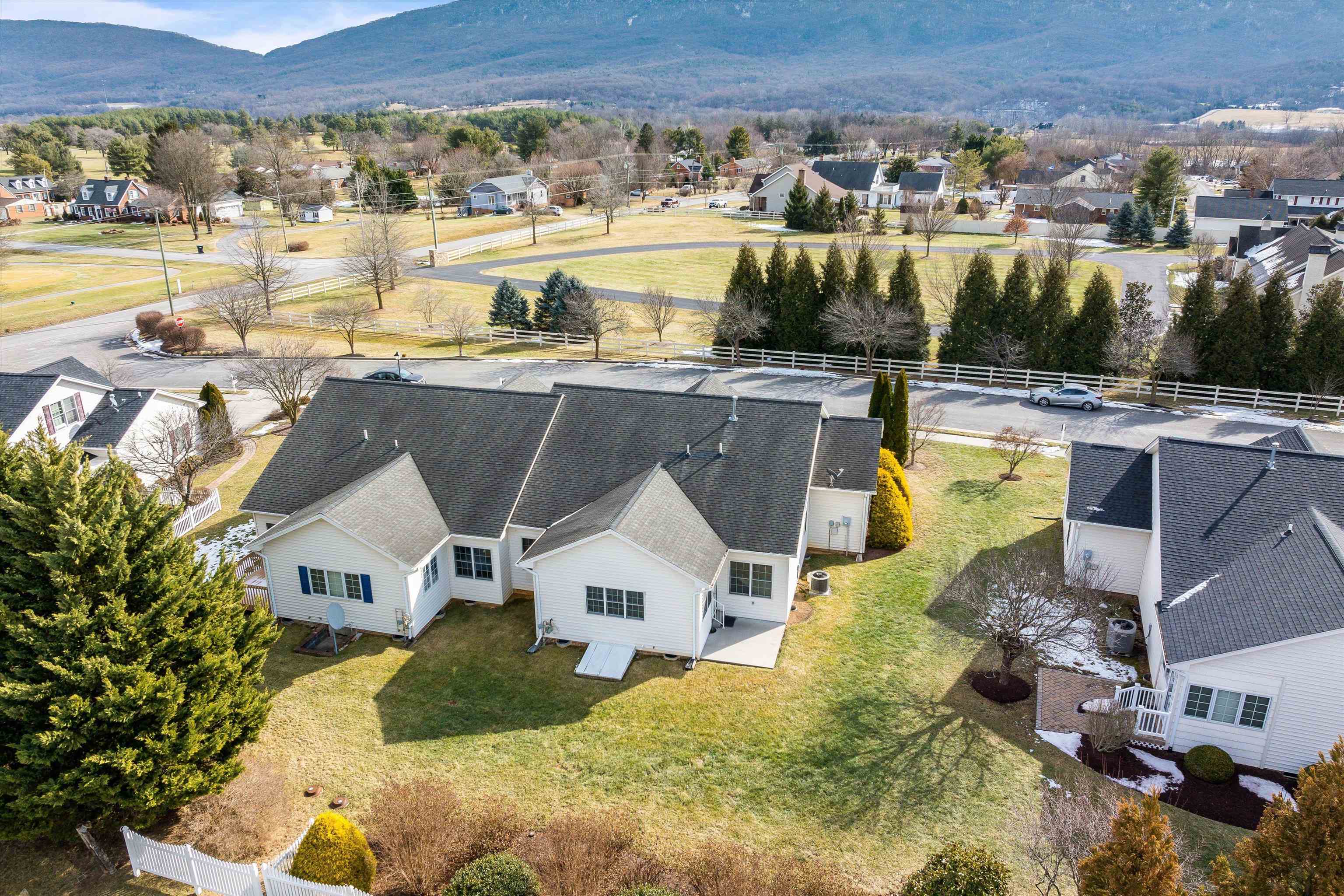 43 GREENVIEW LN