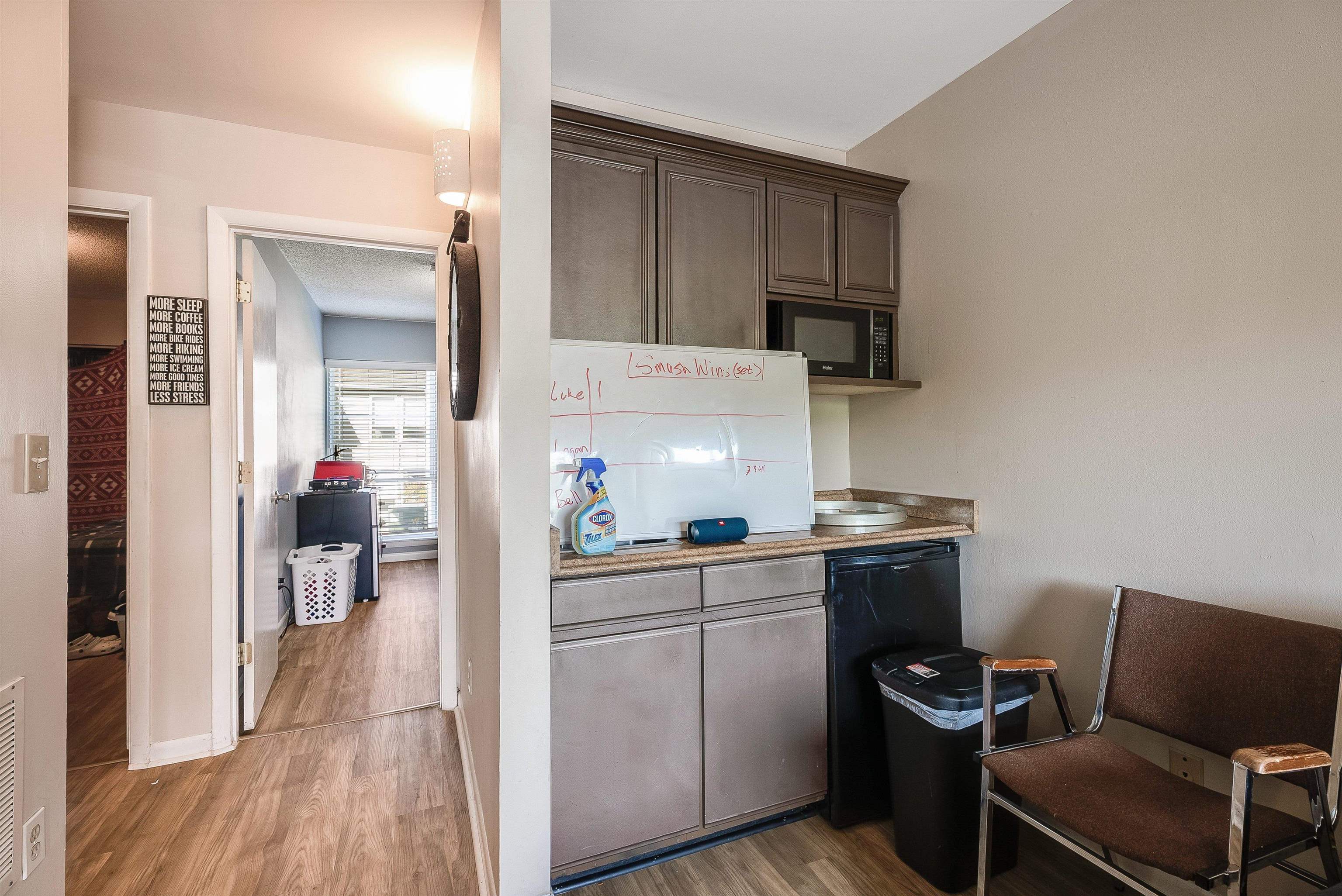 1305 BRADLEY DR