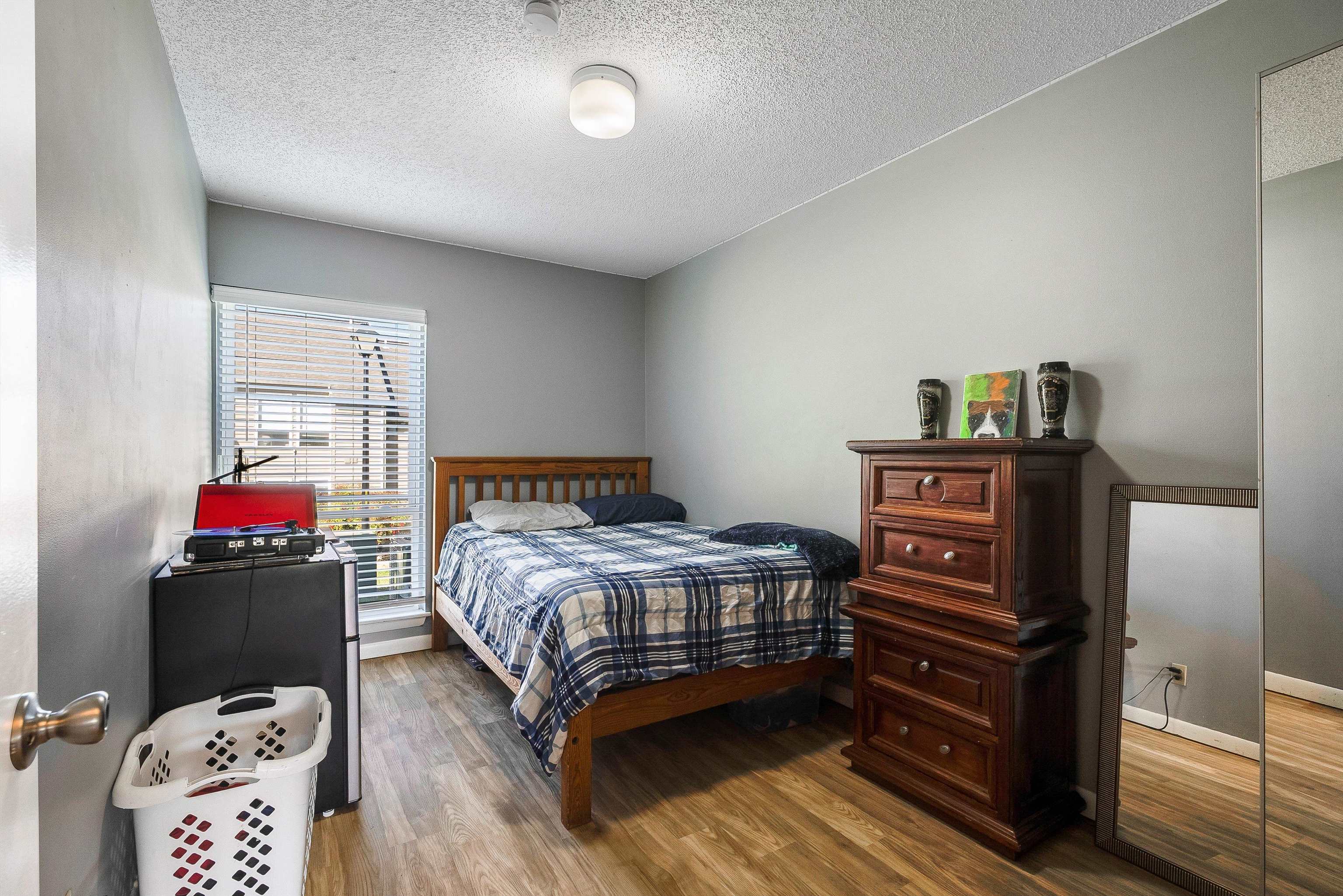 1305 BRADLEY DR
