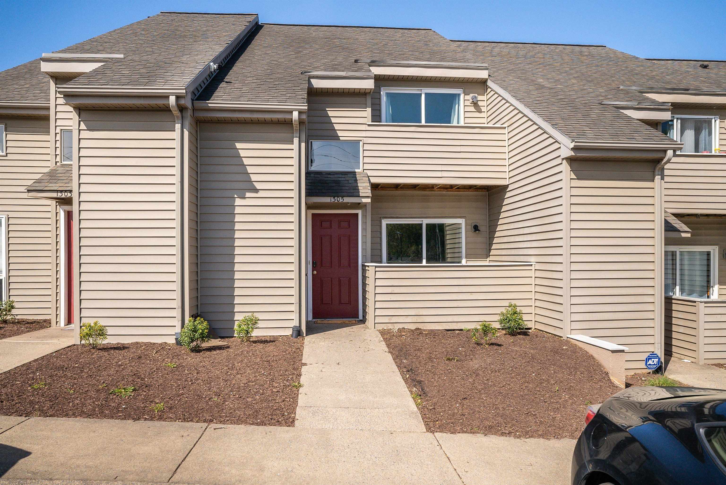 1305 BRADLEY DR