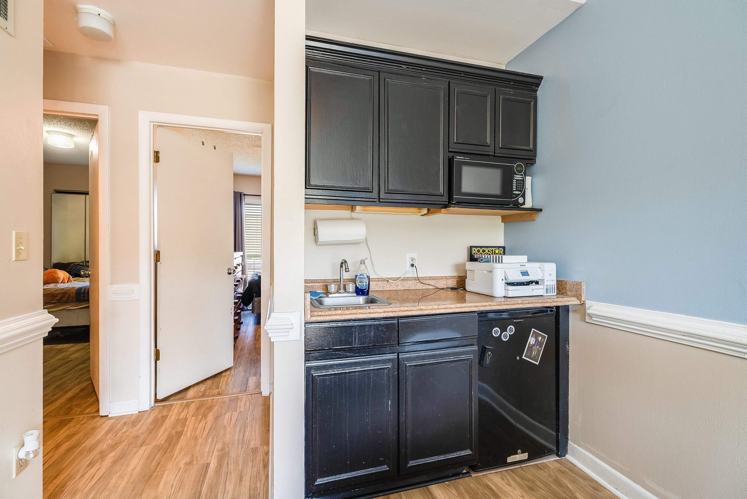 1305 BRADLEY DR