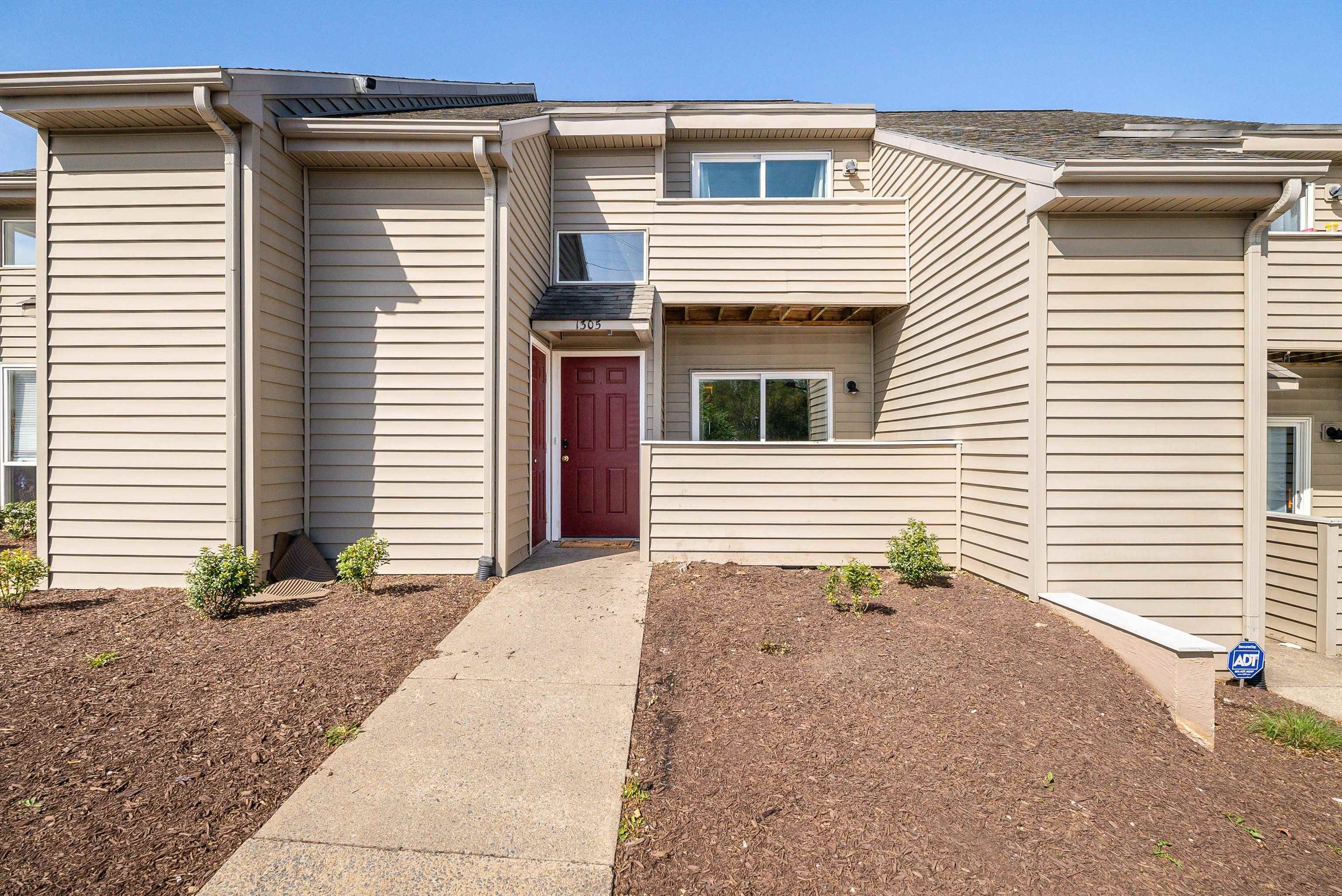 1305 BRADLEY DR