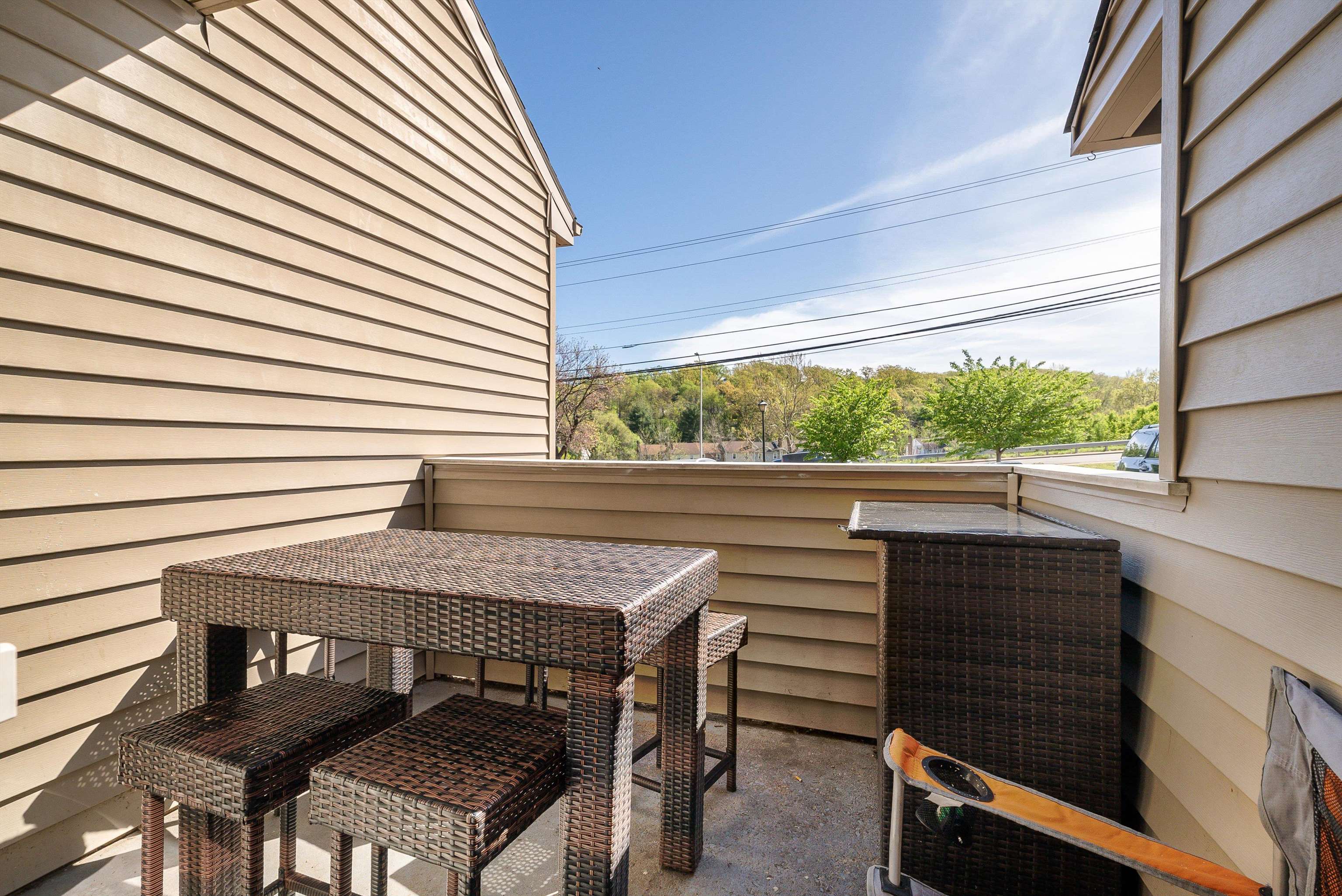 1305 BRADLEY DR