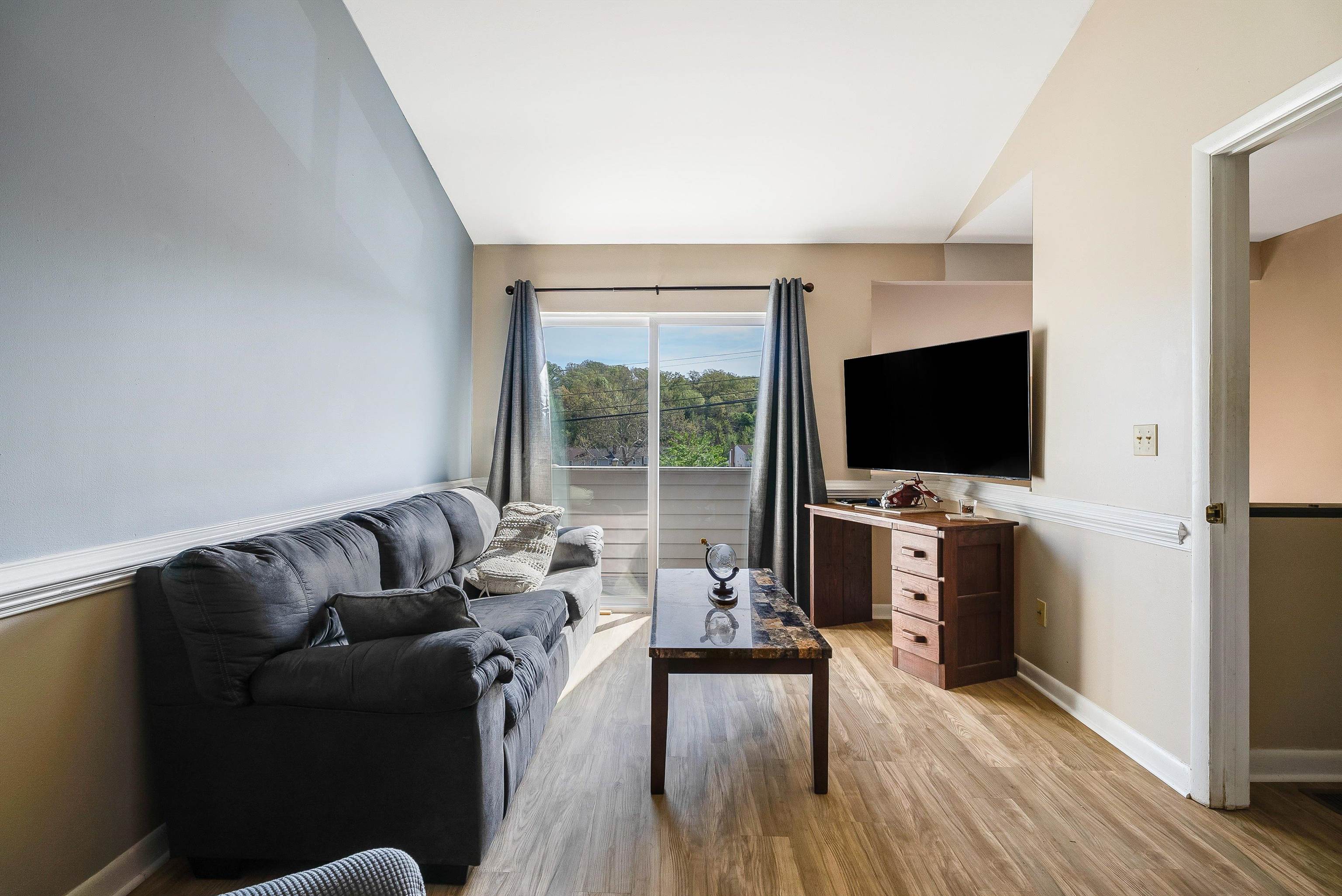 1305 BRADLEY DR