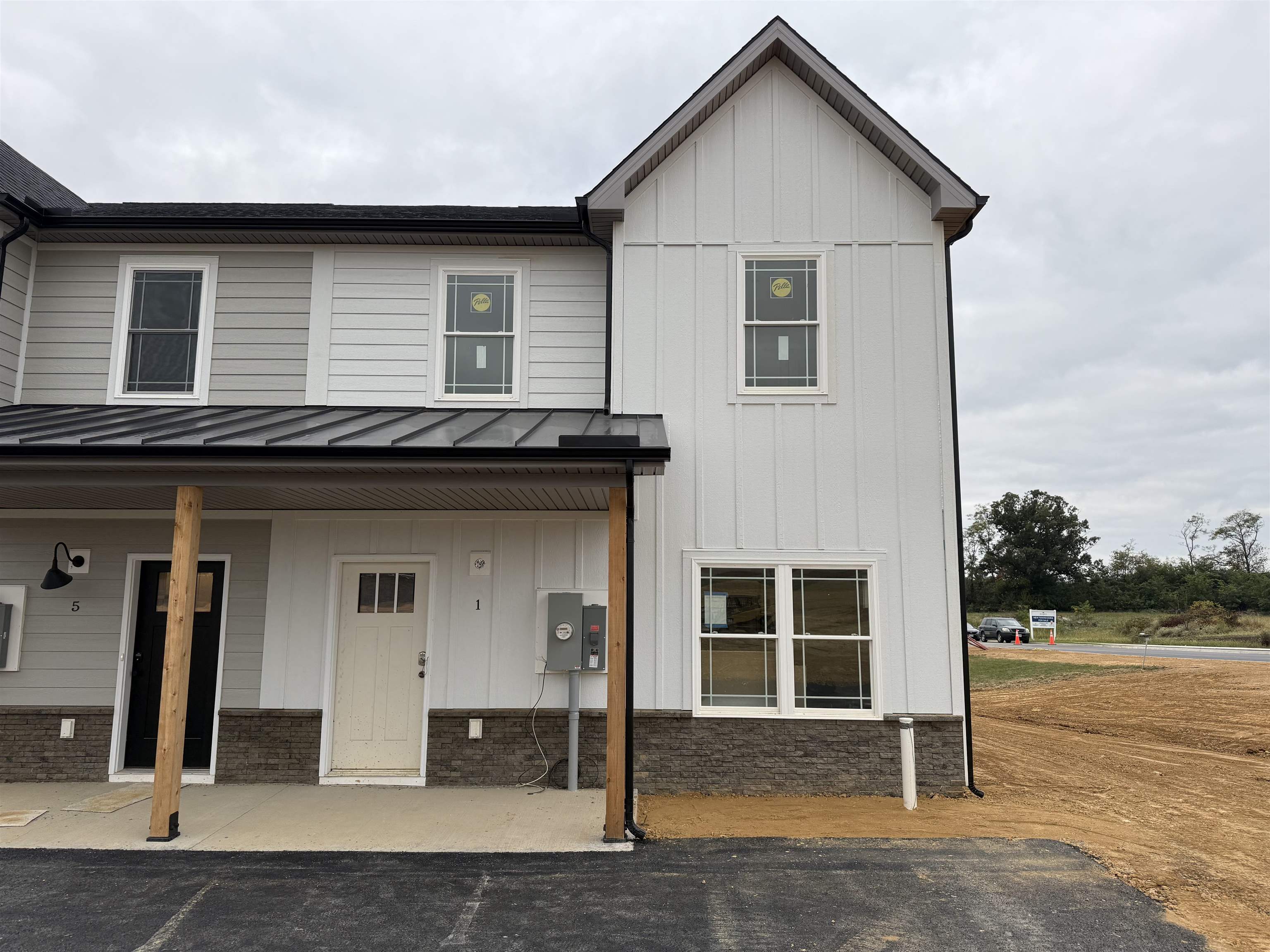 1 BARNYARD CIR