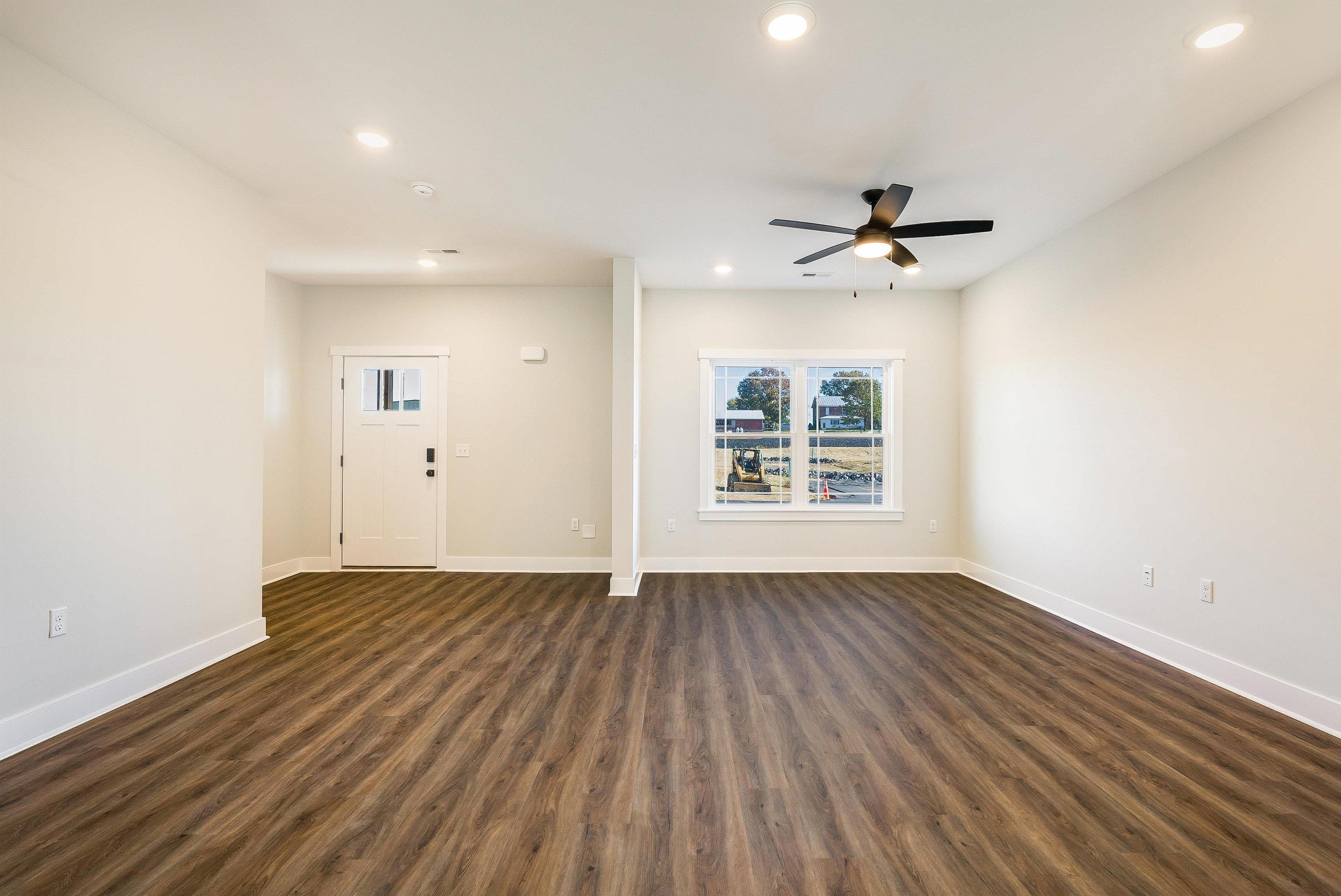 5 BARNYARD CIR