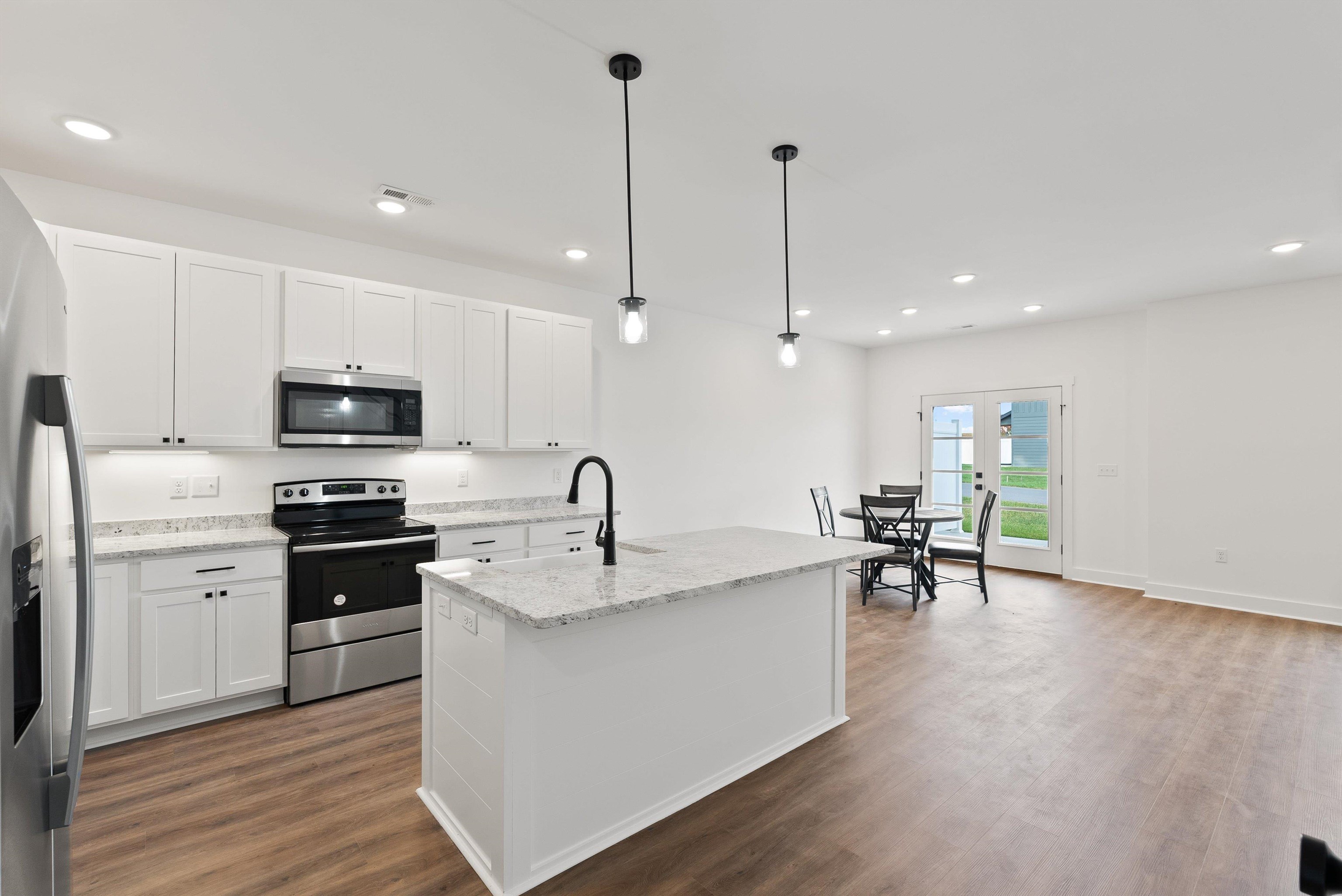 5 BARNYARD CIR