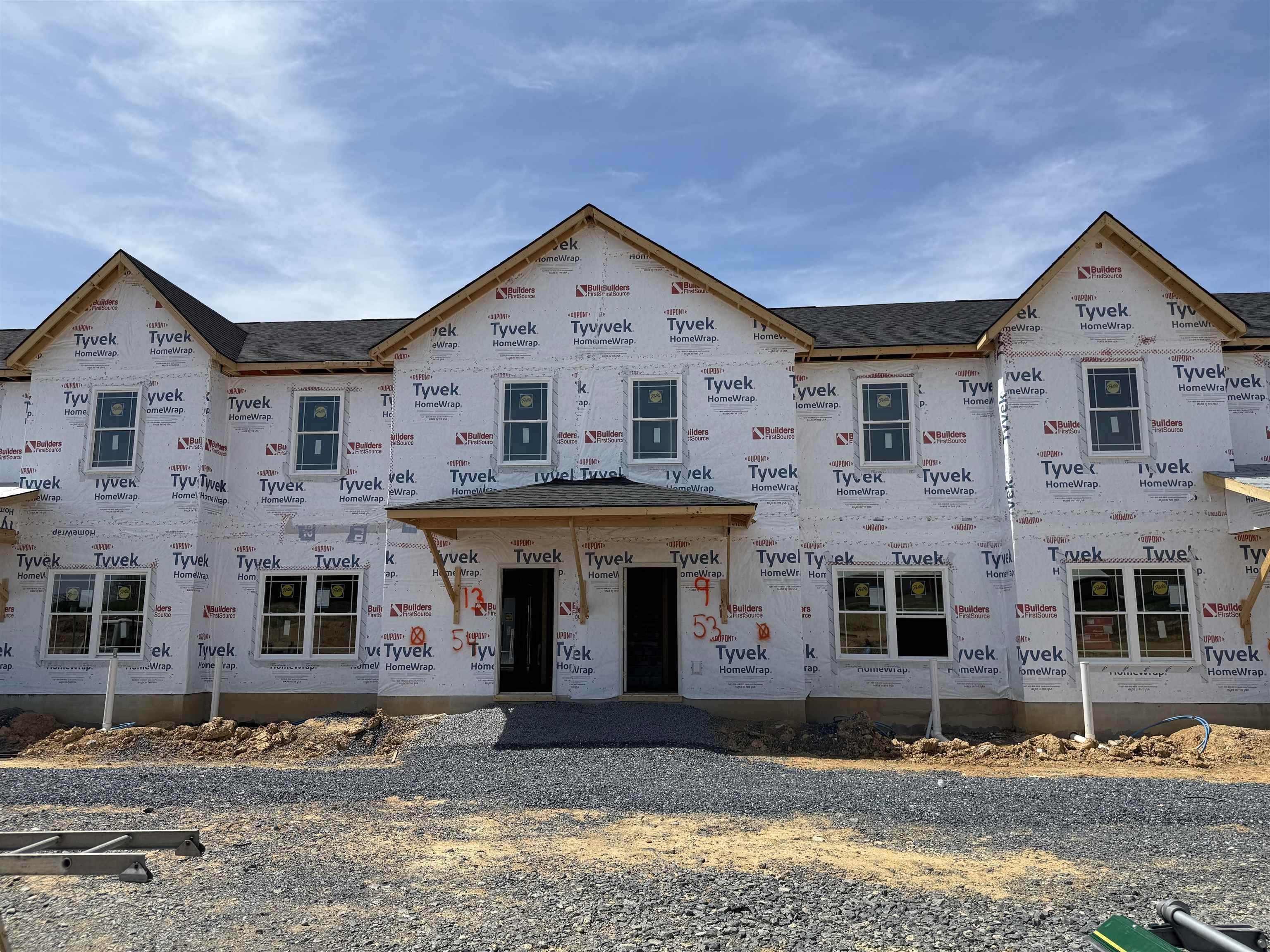 5 BARNYARD CIR