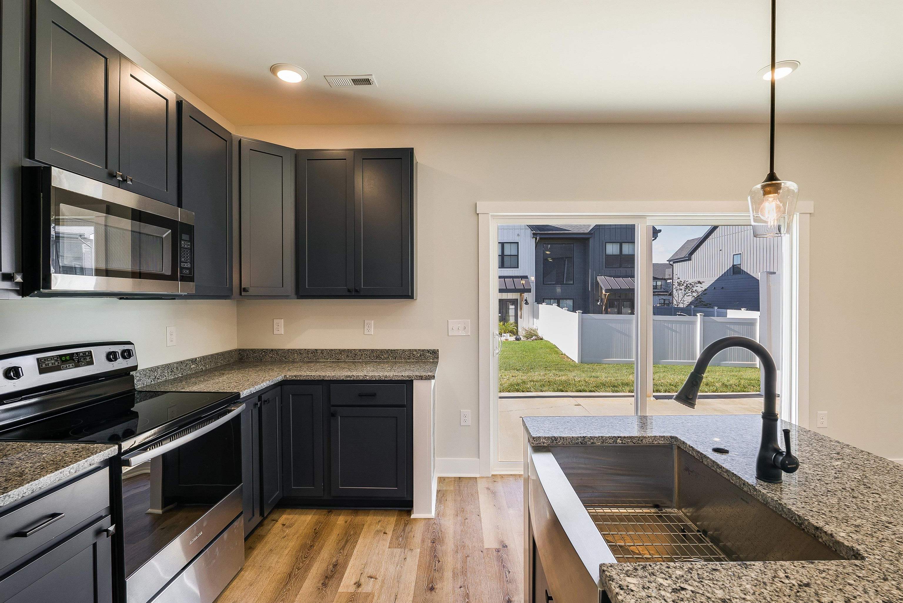 5 BARNYARD CIR