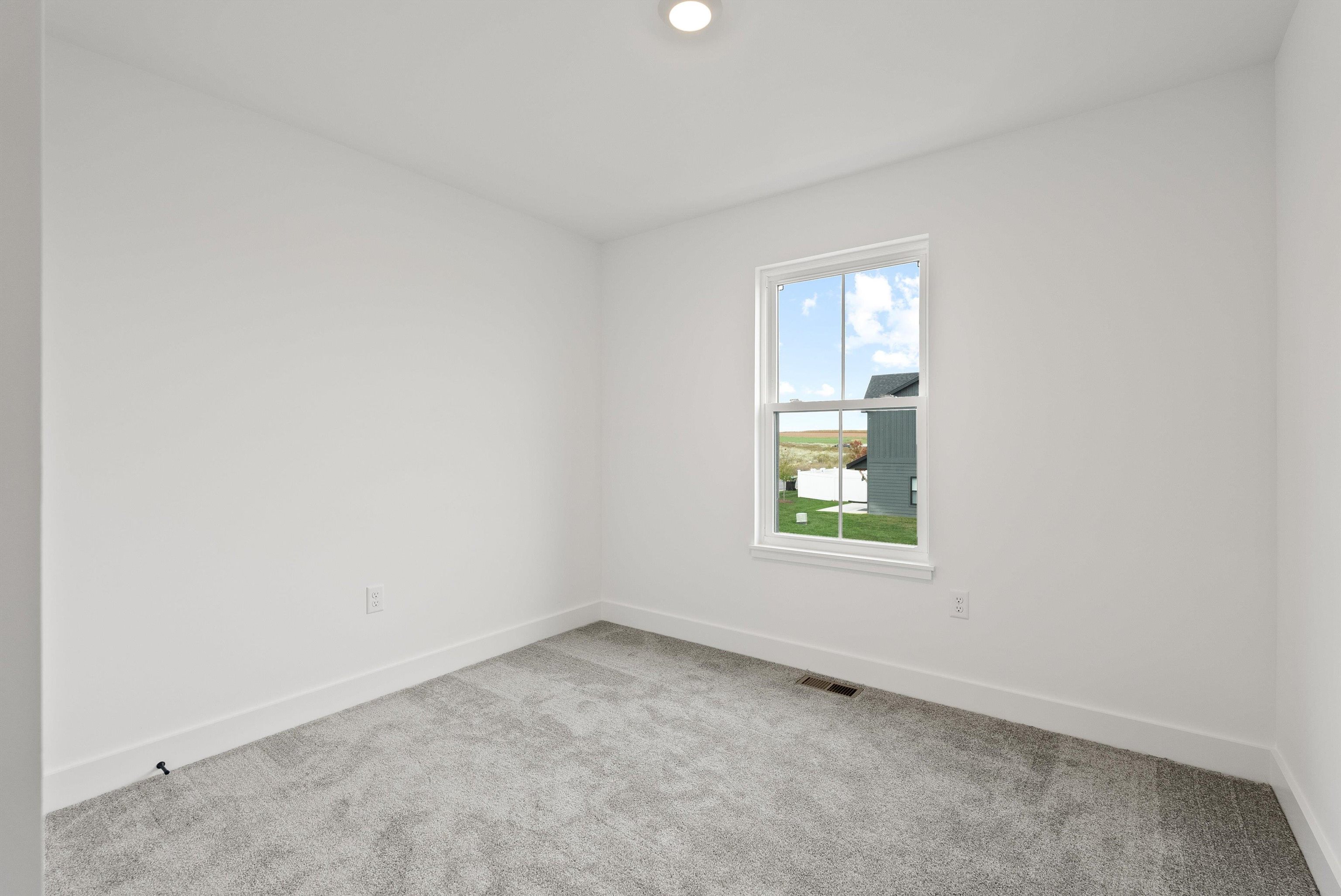 5 BARNYARD CIR