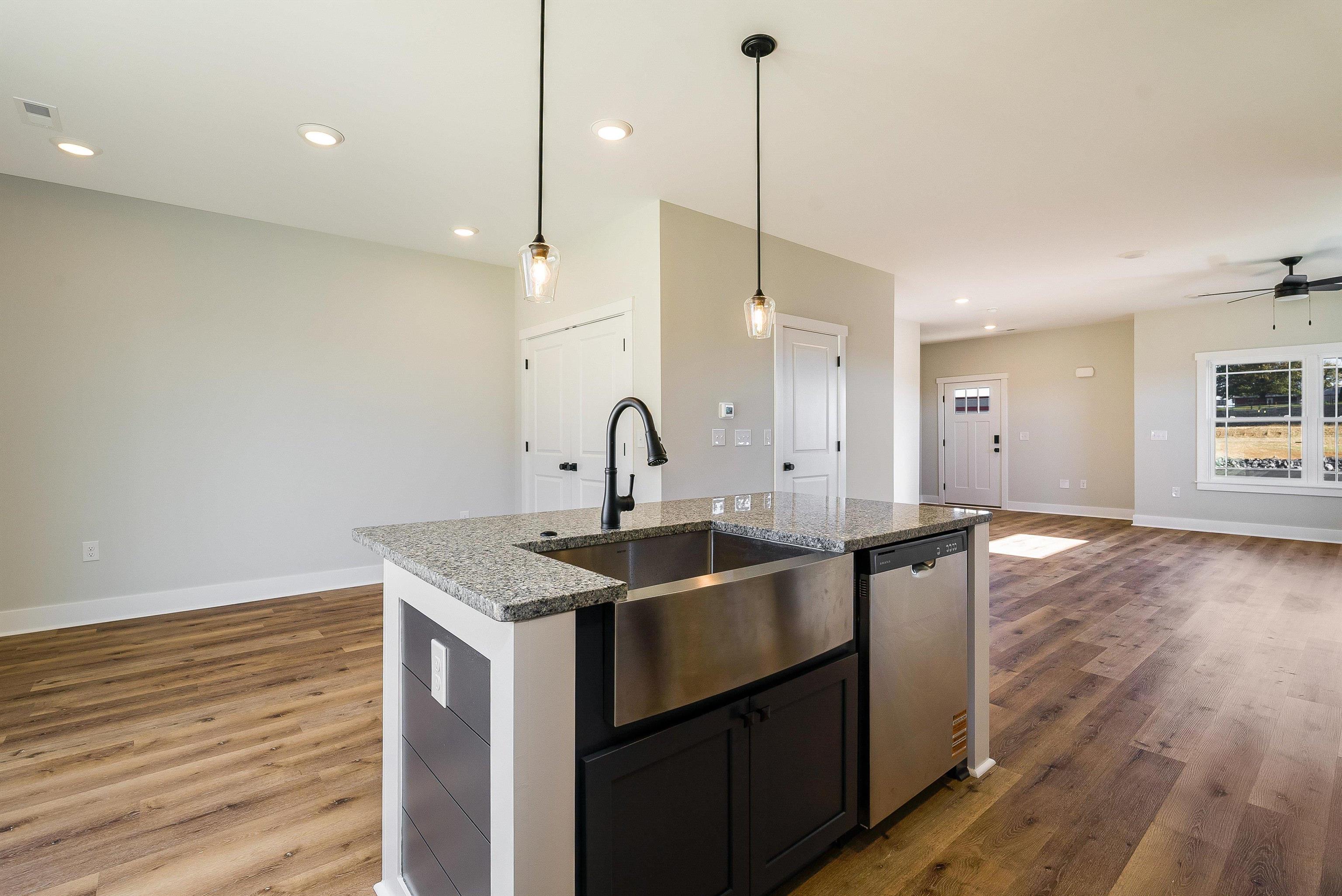 5 BARNYARD CIR