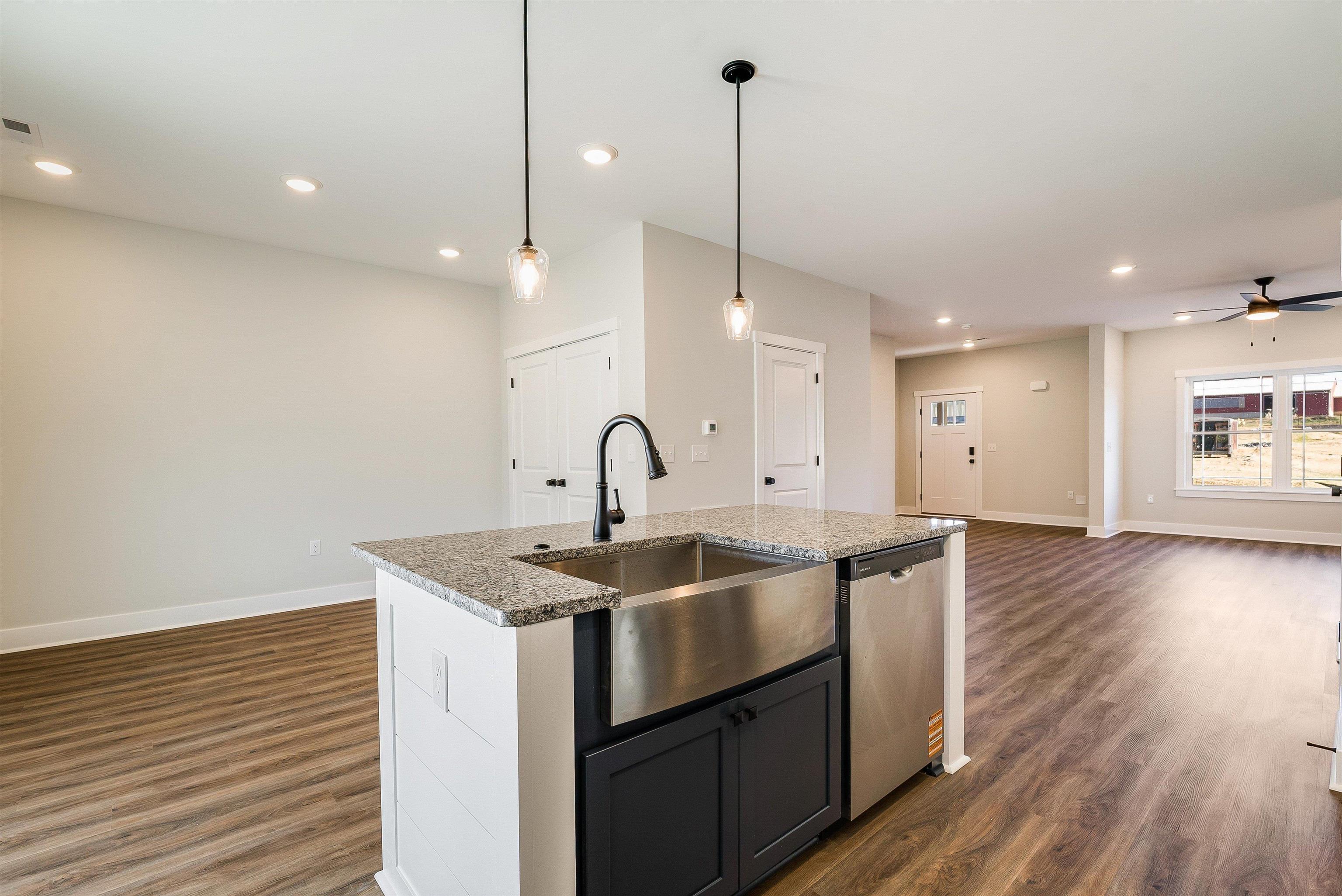 5 BARNYARD CIR